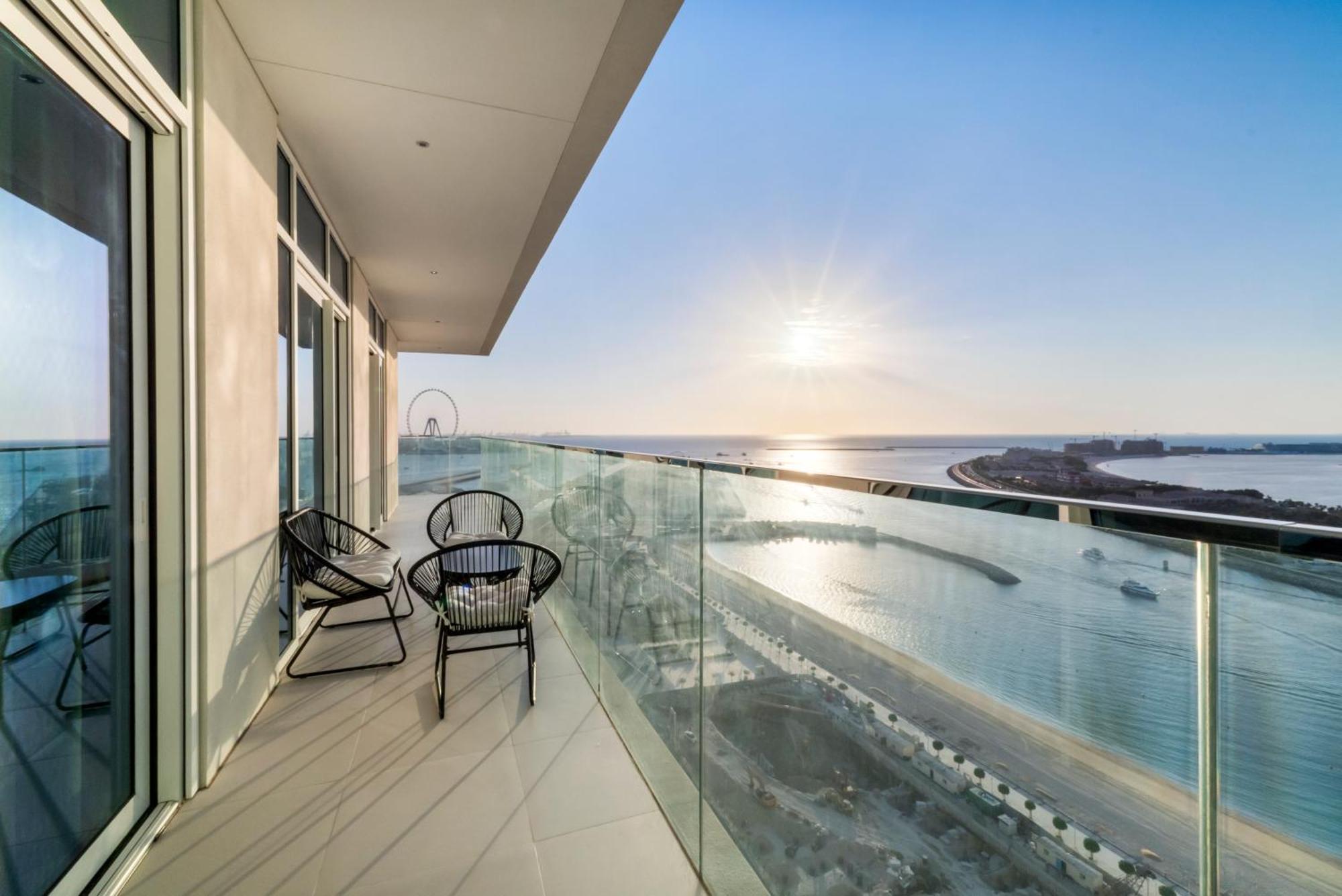 Private - 2 Bedroom Full Palm View Apartment *