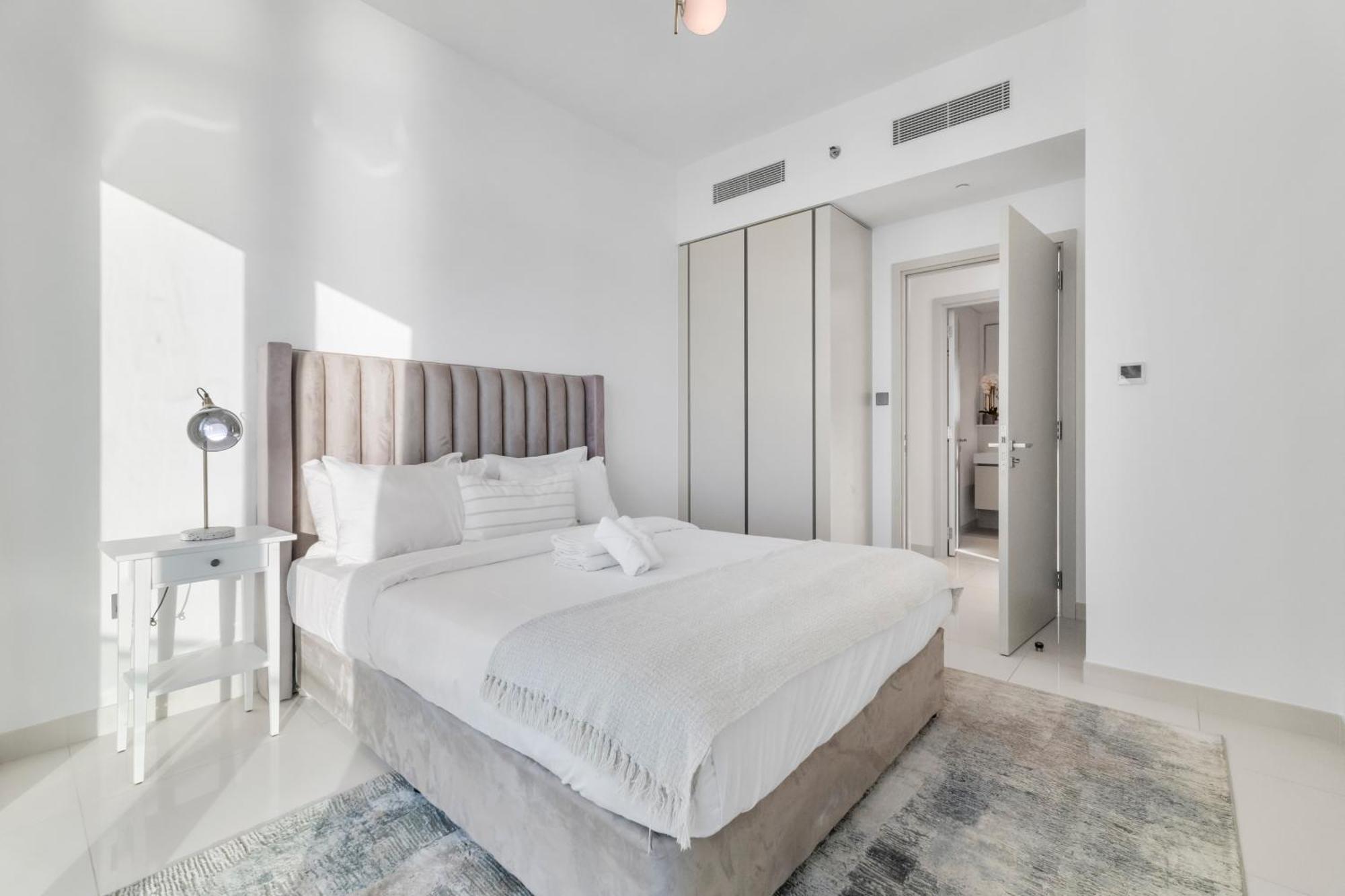 Private - 2 Bedroom Full Palm View Apartment Dubai