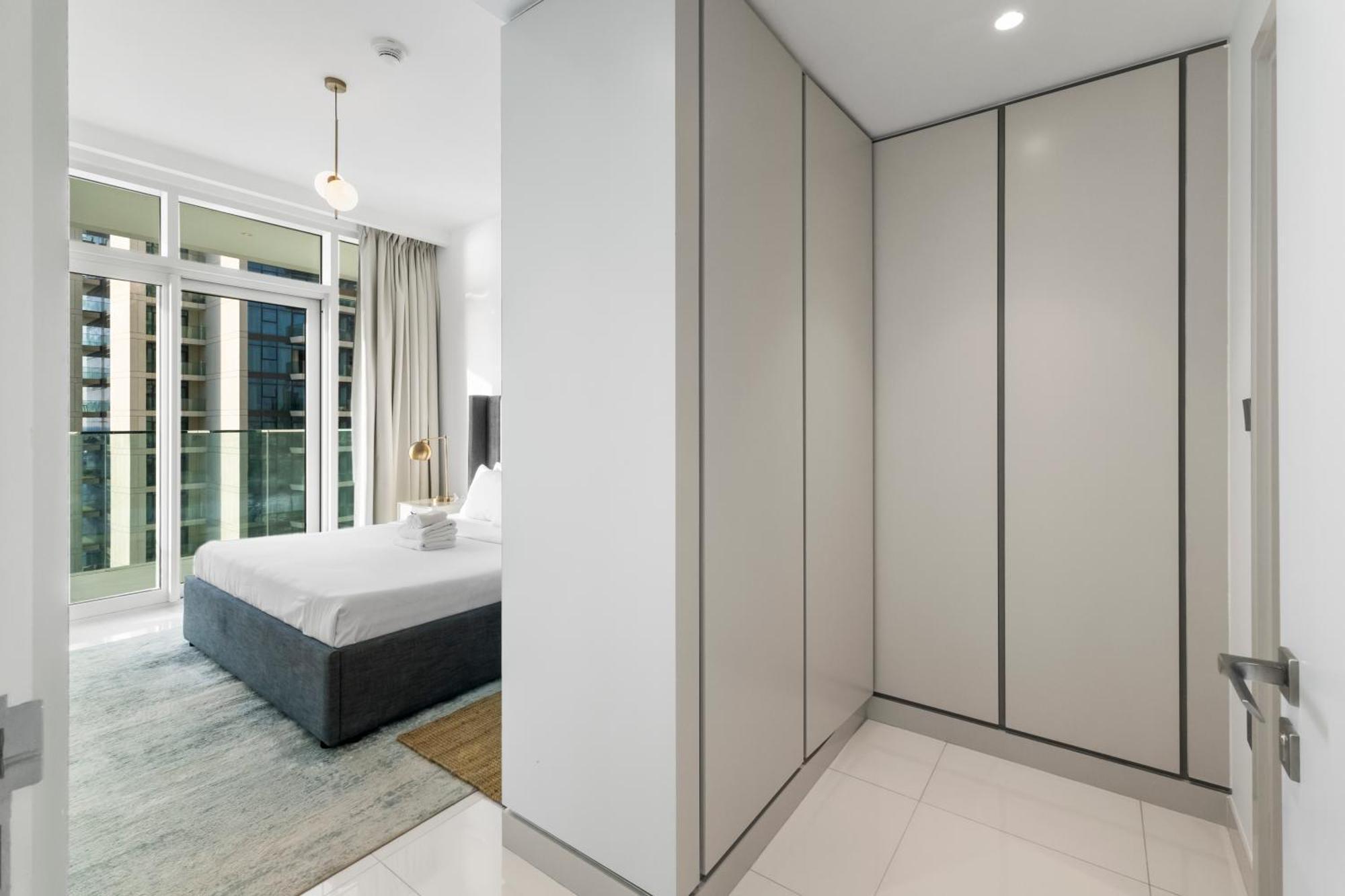 Private - 2 Bedroom Full Palm View Apartment *