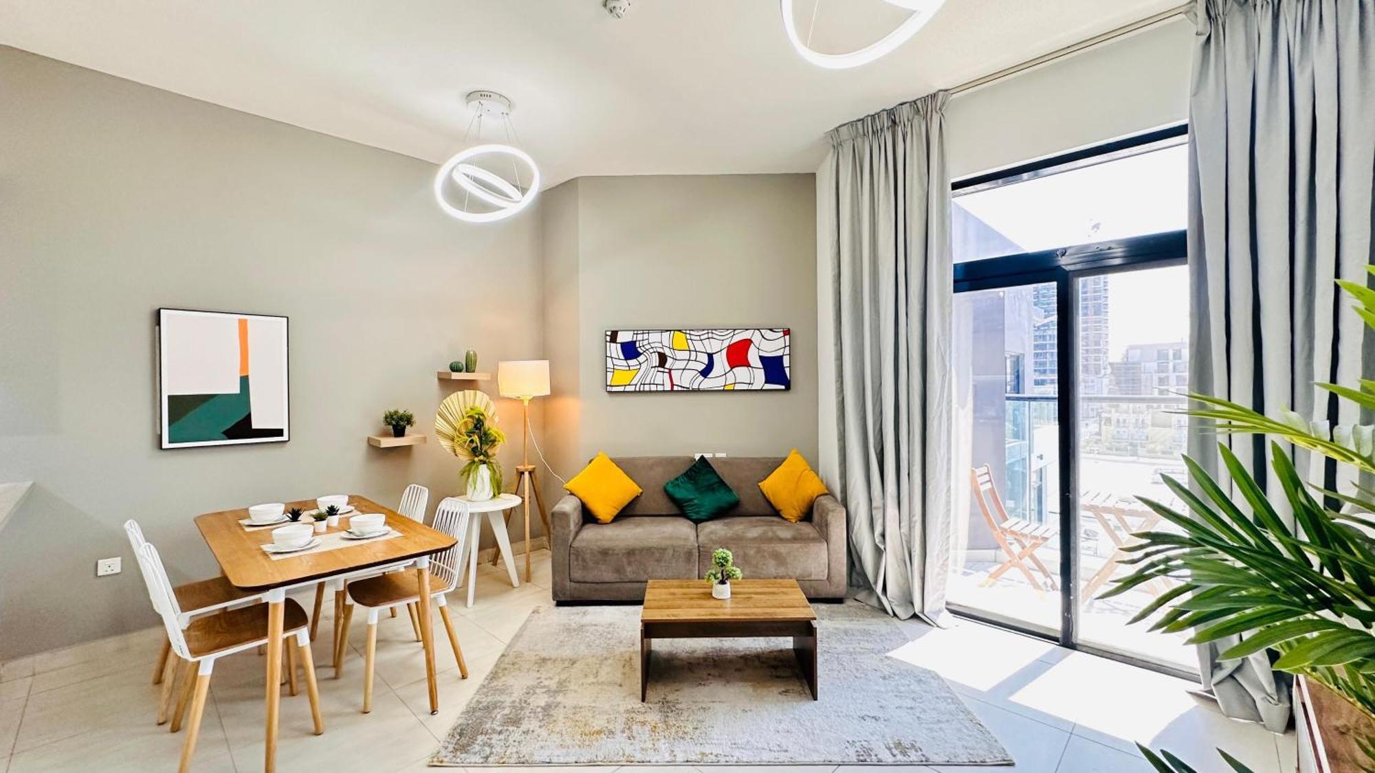 Oyo 1366 Standard One Bedroom Jvc Dubai