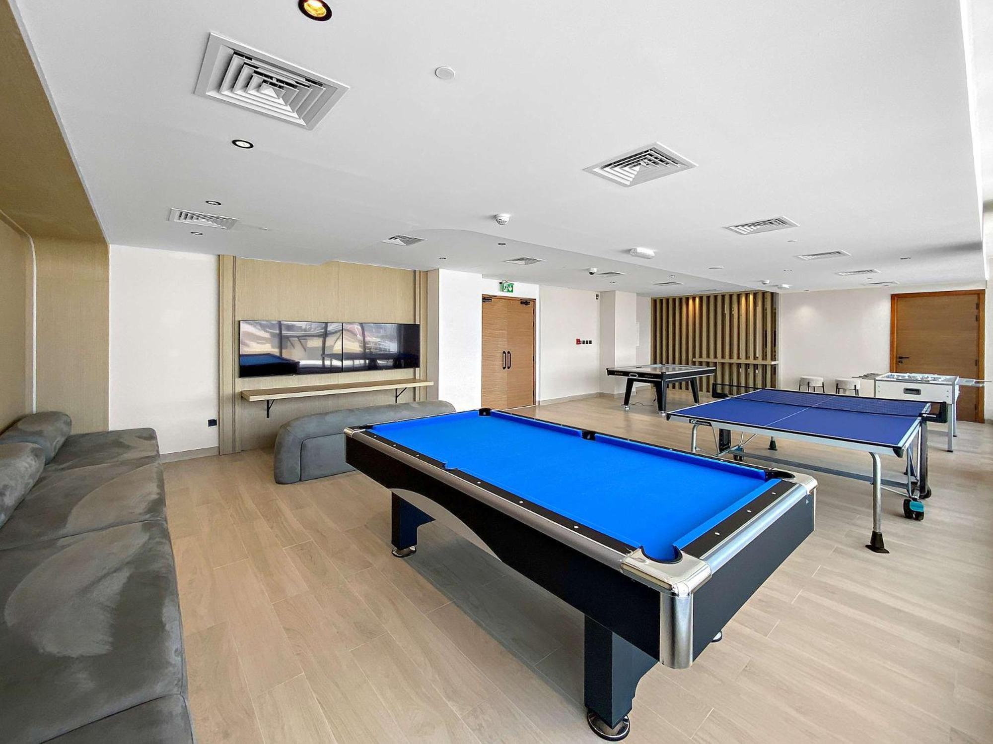 Charming In Arjan With Pool And Gym