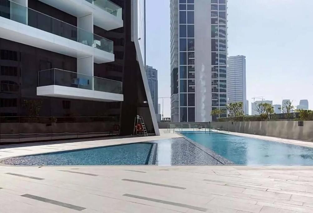 Luxurious Near Downtown With Canal View Apartment Dubai