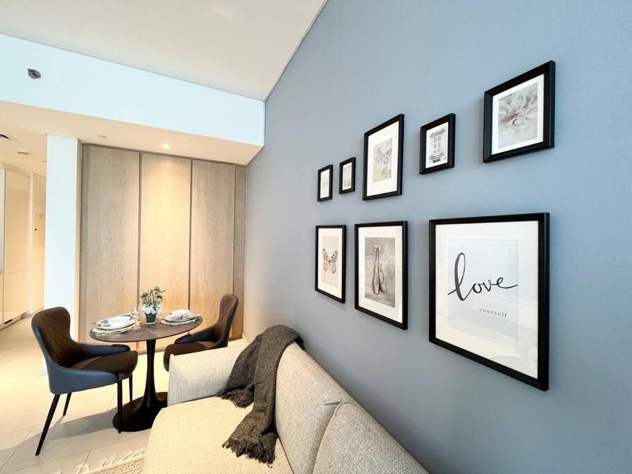 Luxurious Near Downtown With Canal View Dubai