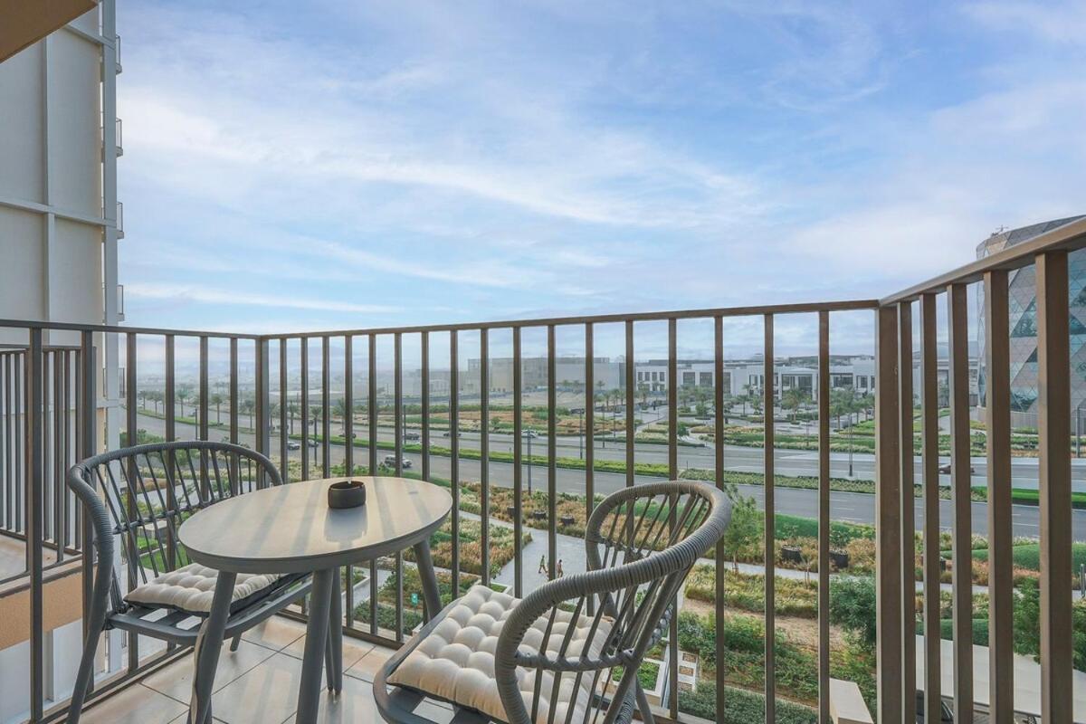 Soothing In Collective Tower At Hills Apartment *