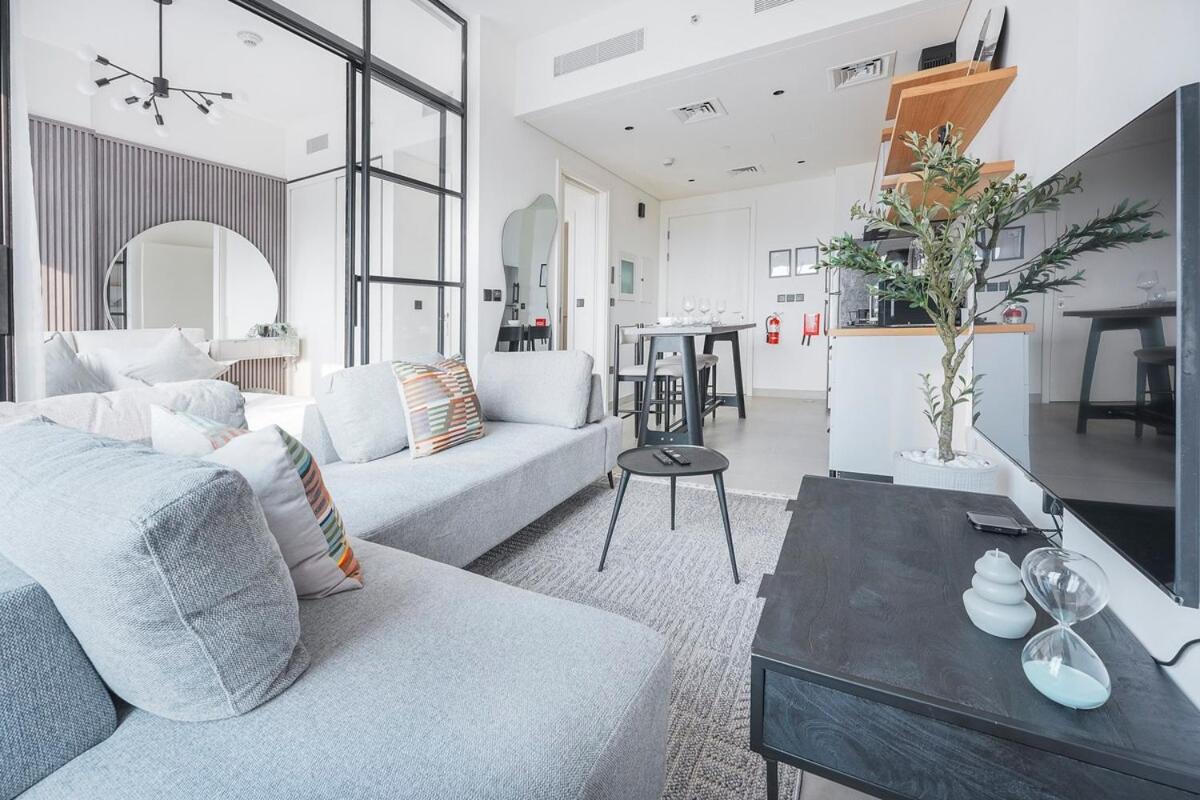 Apartment Soothing In Collective Tower At Hills