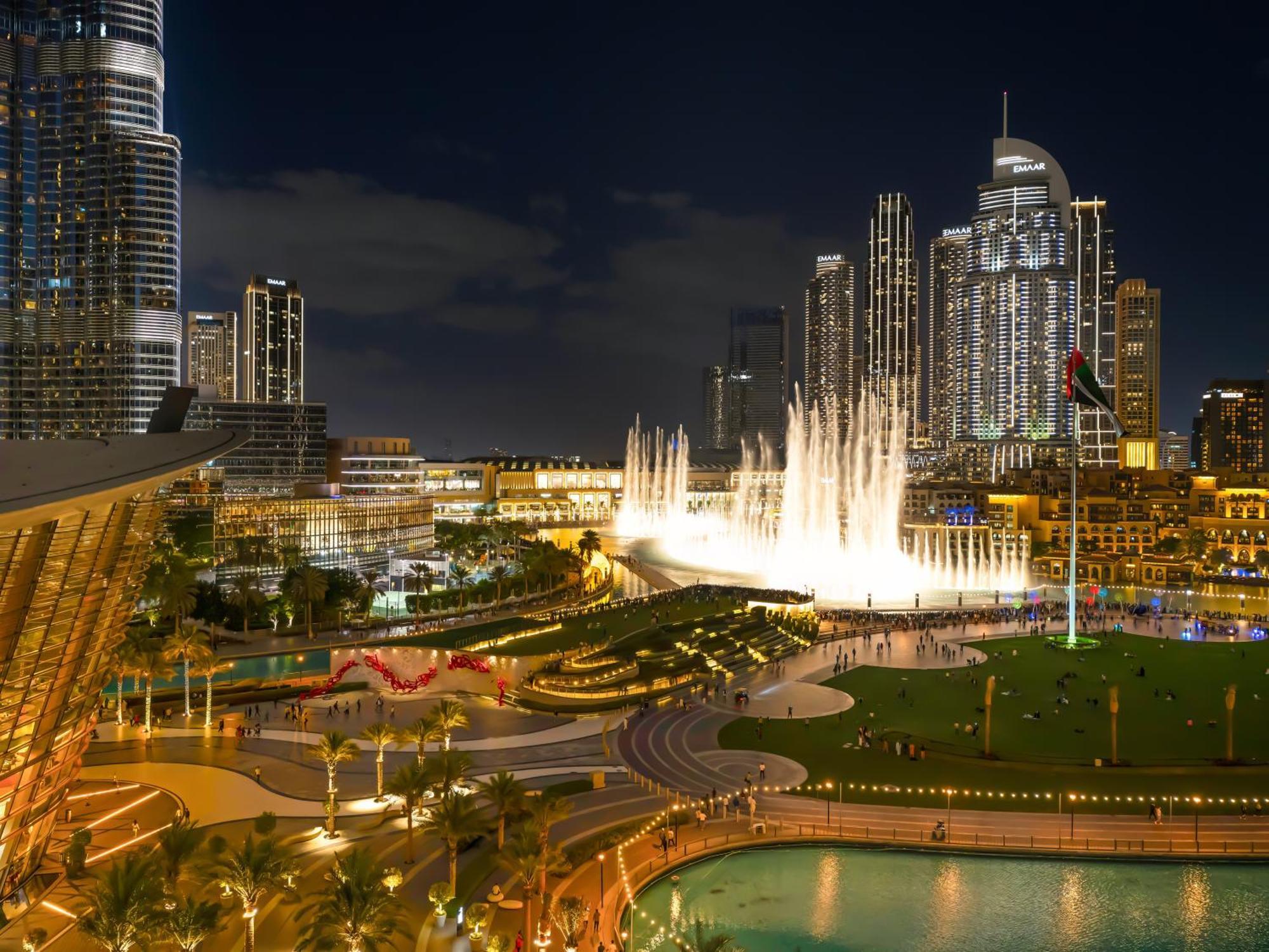 Luxury Two Bedroom With Balcony, Full Burj Khalifa & Fountain Views By Delujo Apartment