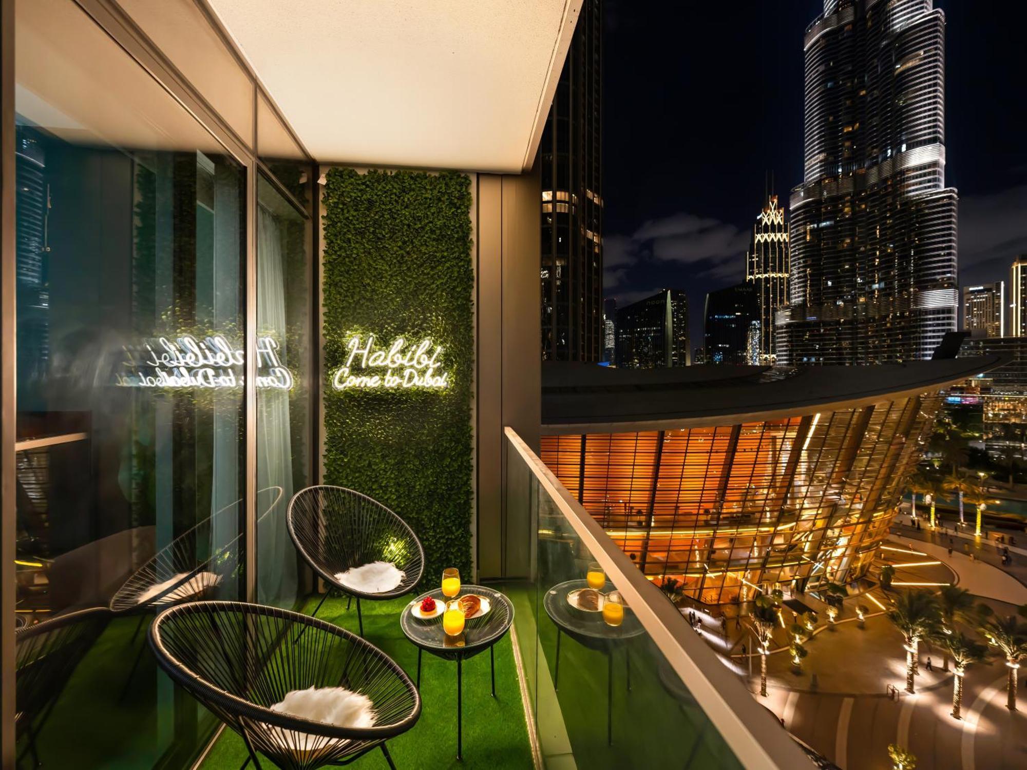 Luxury Two Bedroom With Balcony, Full Burj Khalifa & Fountain Views By Delujo * Dubai