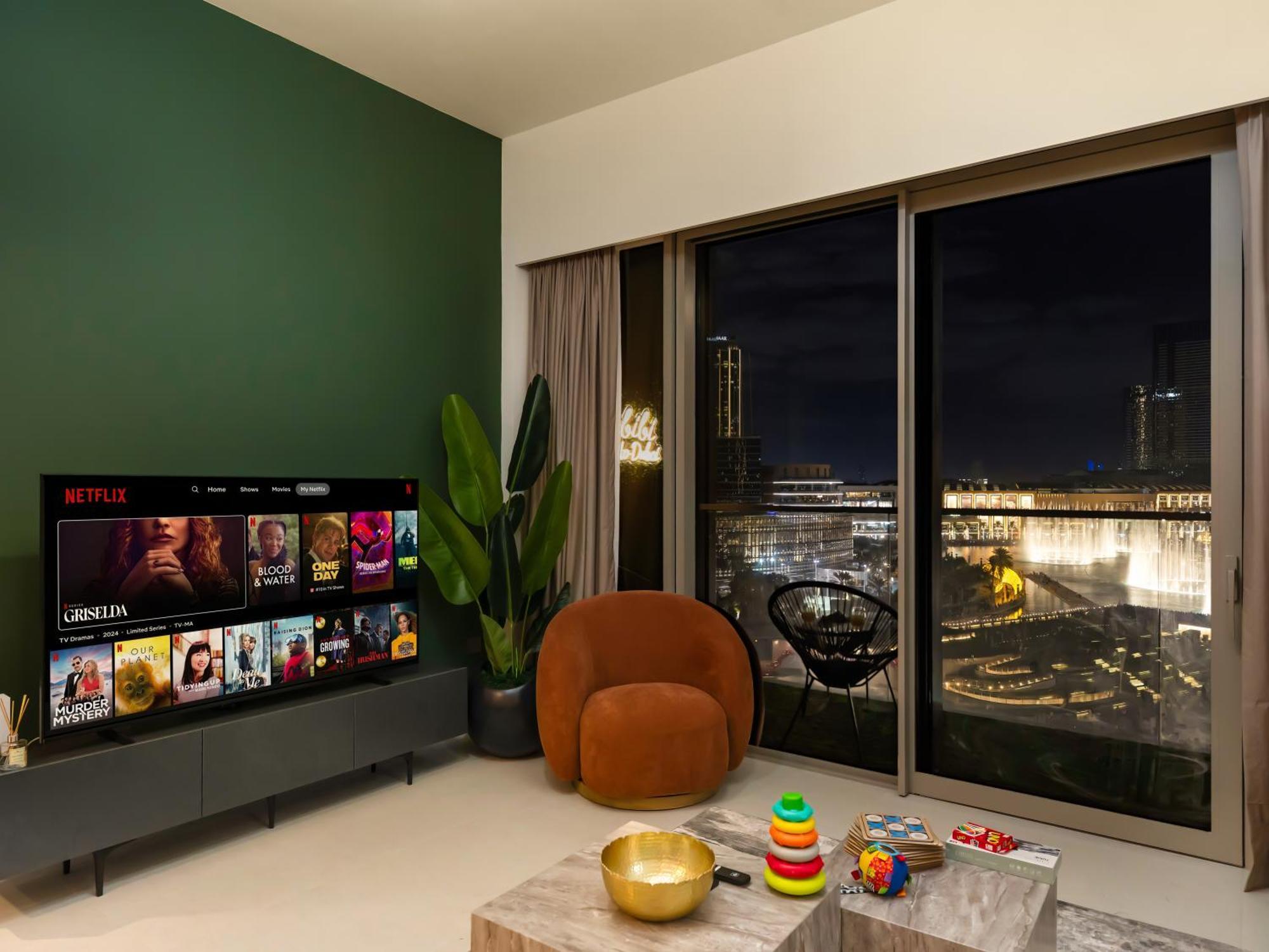 Luxury Two Bedroom With Balcony, Full Burj Khalifa & Fountain Views By Delujo Dubai