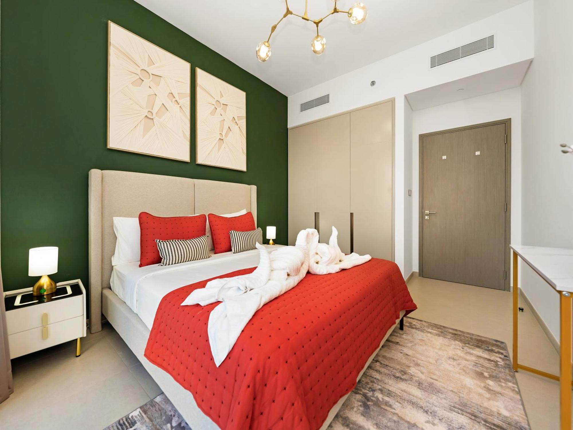 Luxury Two Bedroom With Balcony, Full Burj Khalifa & Fountain Views By Delujo * Dubai