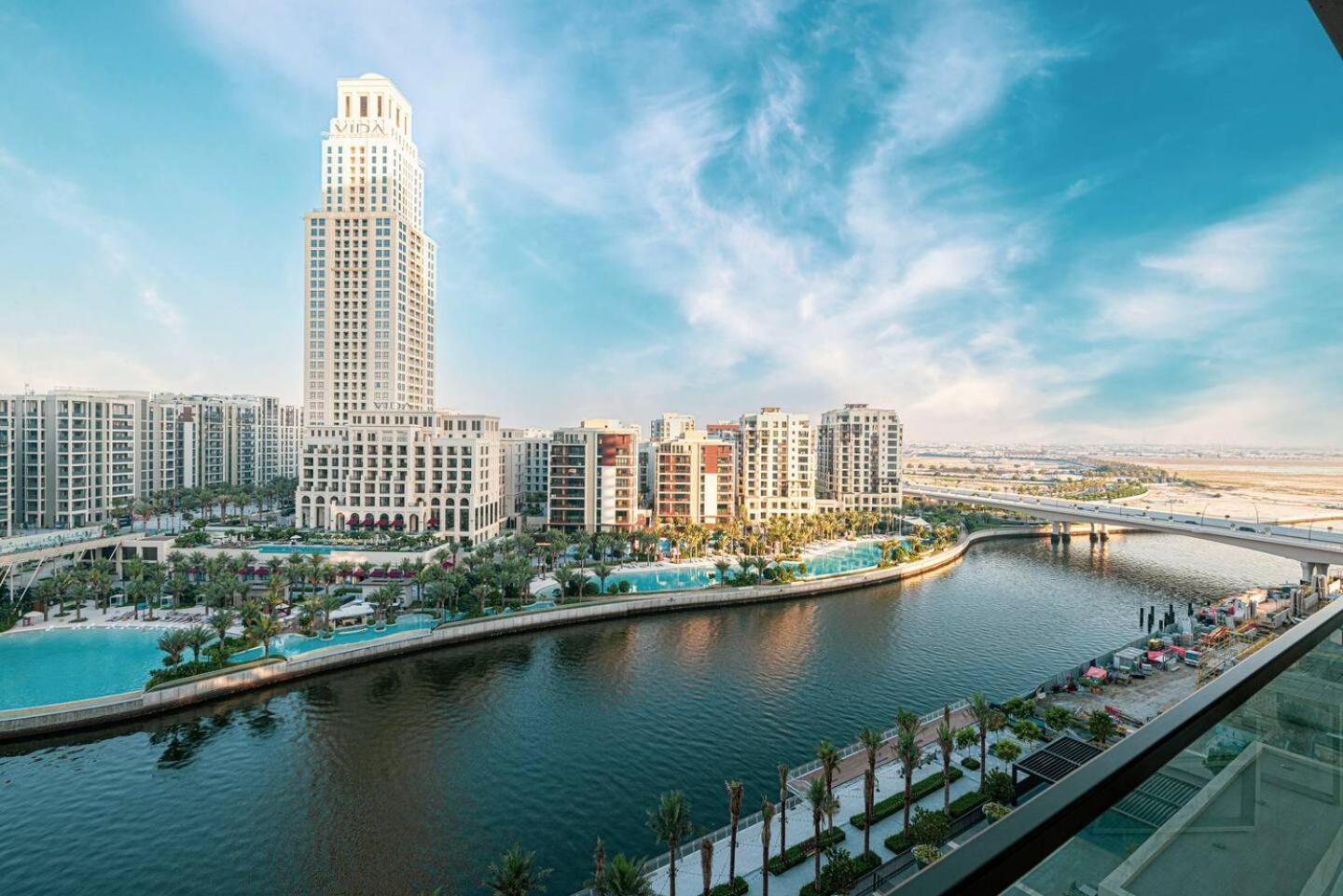Stylish 2br With Infinity Pool In Creek Apartment Dubai