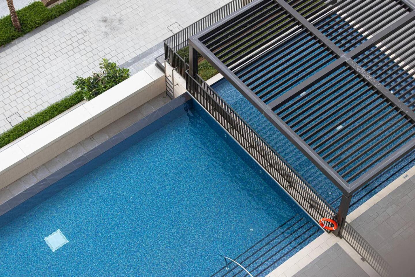 Stylish 2br With Infinity Pool In Creek Dubai