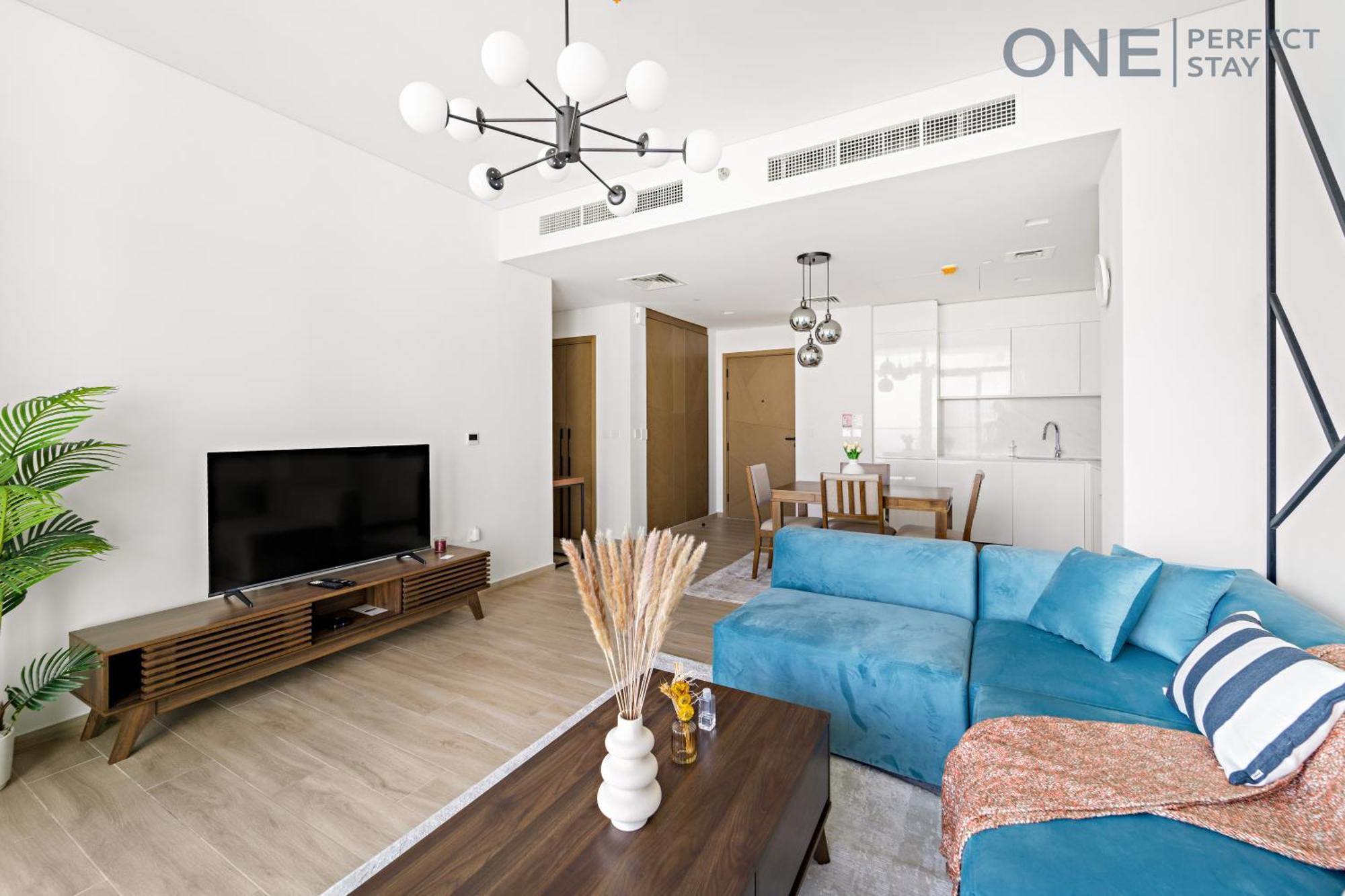 Stylish 2br With Infinity Pool In Creek Dubai
