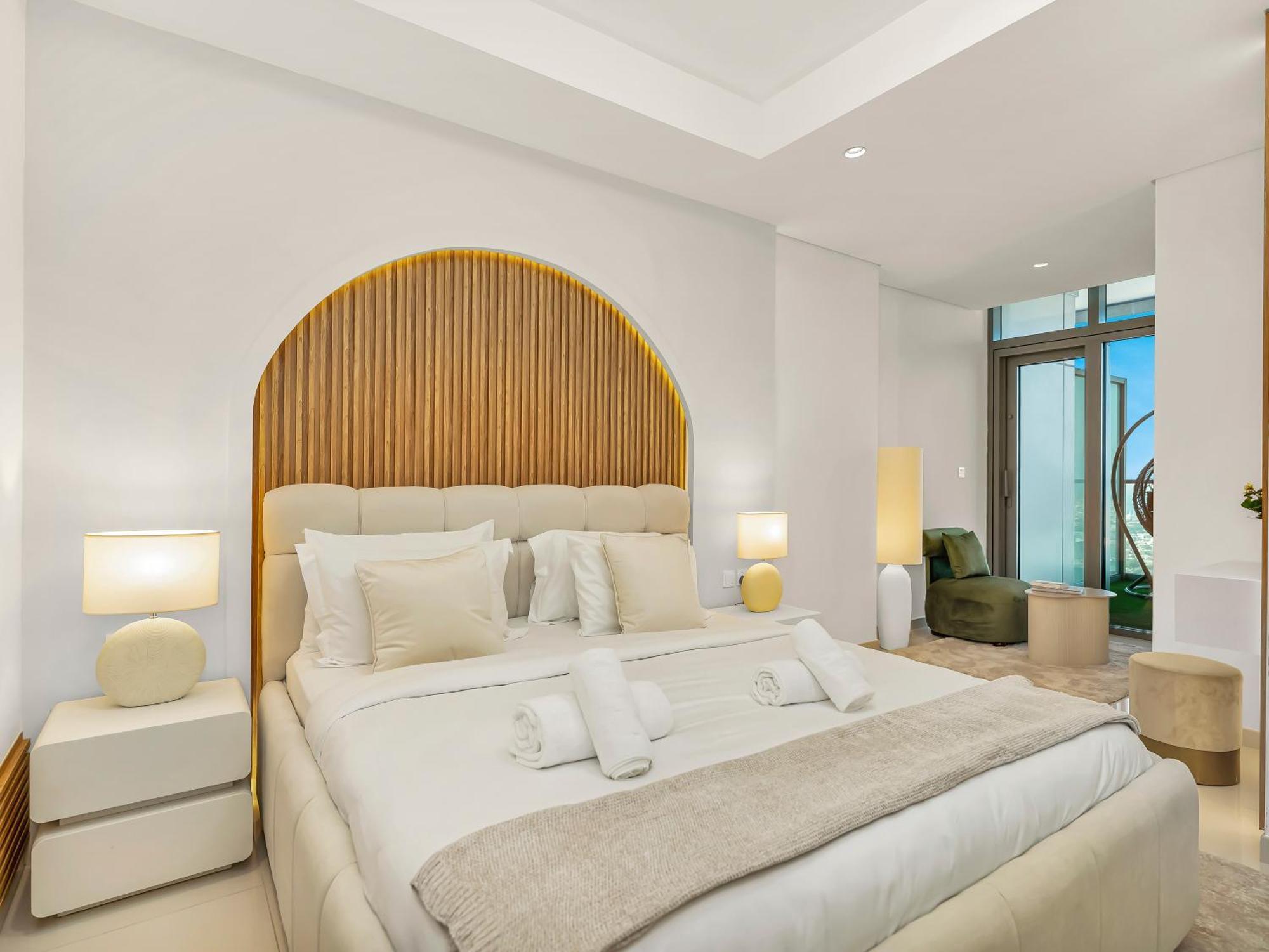 5 Star High Rise Luxury Apartment, Infinity Pool With Stunning Burj View - Brand New Apartment Dubai