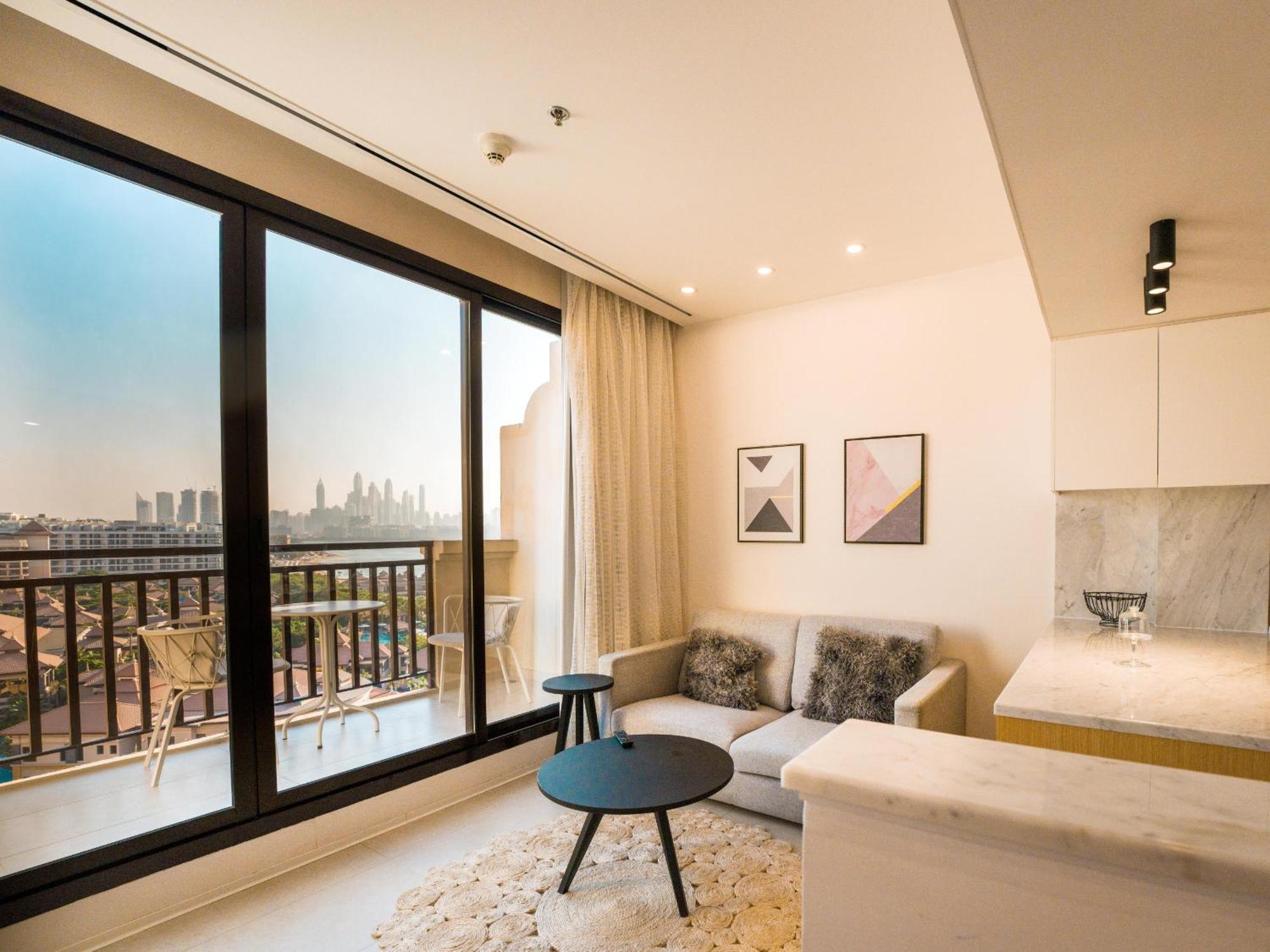 Easygo-crystal Front And Lagoon Access Stu- Royal Amwaj-pj * Dubai