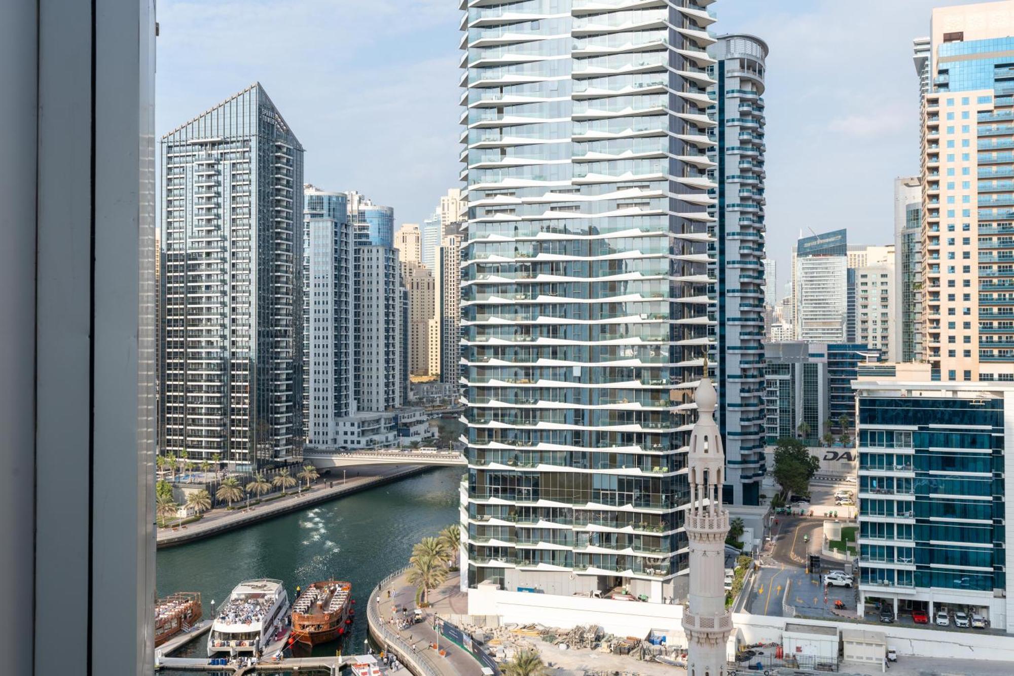 Condor Marina Star - Brilliant One Bedroom In Marina Dubai