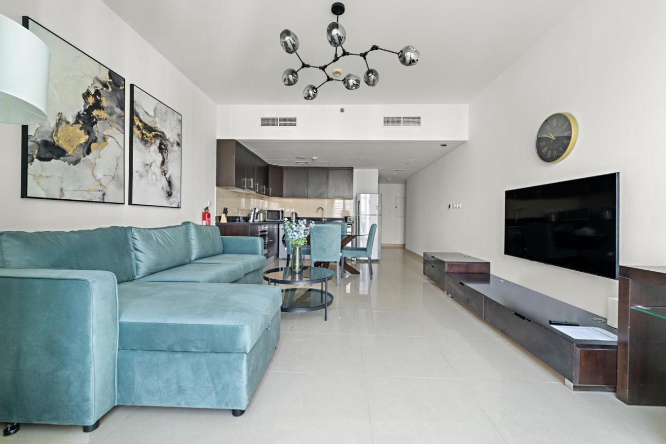 Large 1 Bedroom Duplex With View *