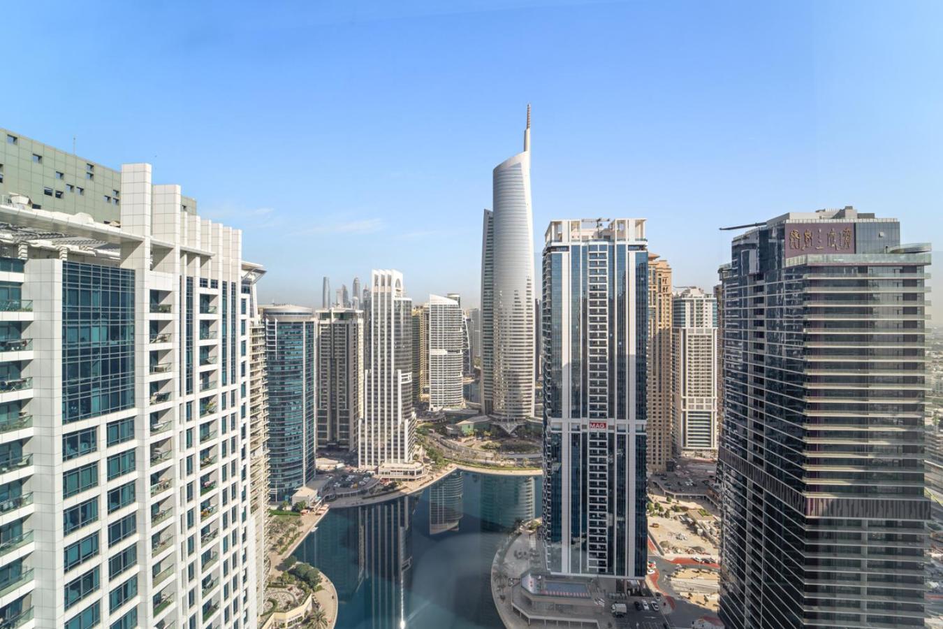 Apartment Large 1 Bedroom Duplex With View *