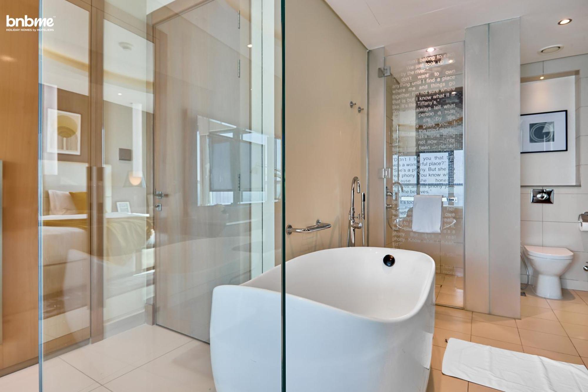 Bnbmehomes - Damac Towers Paramount Apartment Dubai