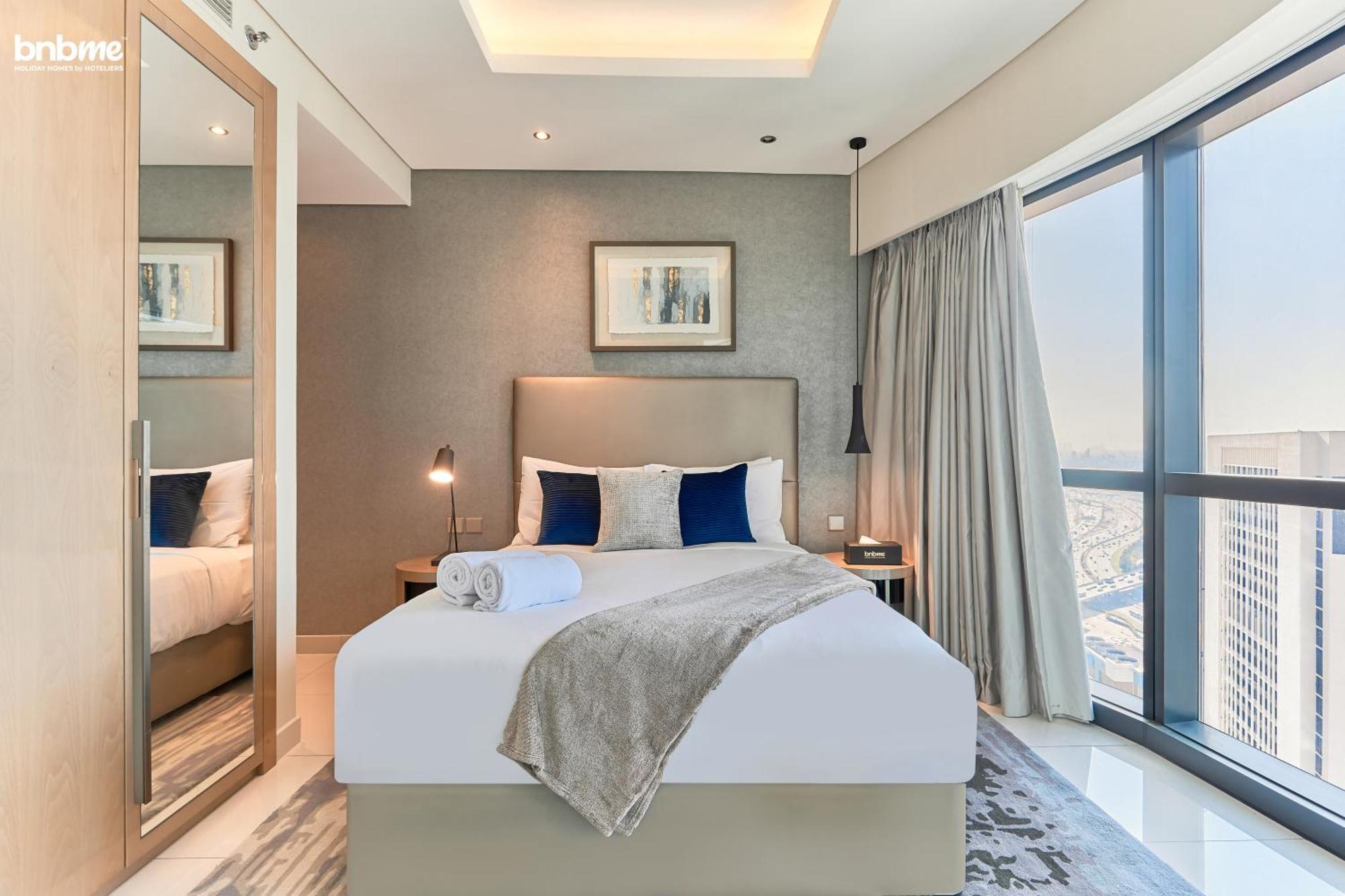 Bnbmehomes - Damac Towers Paramount Apartment *