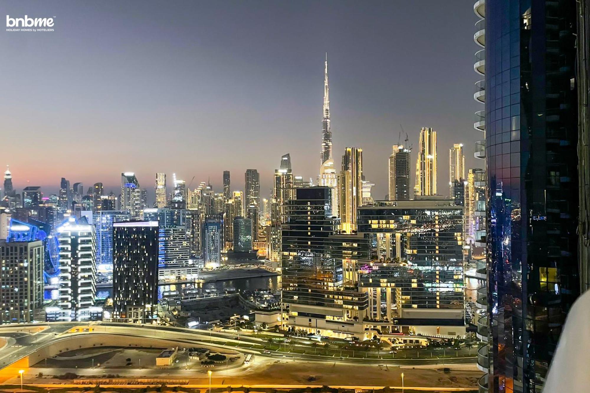 Bnbmehomes - Damac Towers Paramount Apartment *
