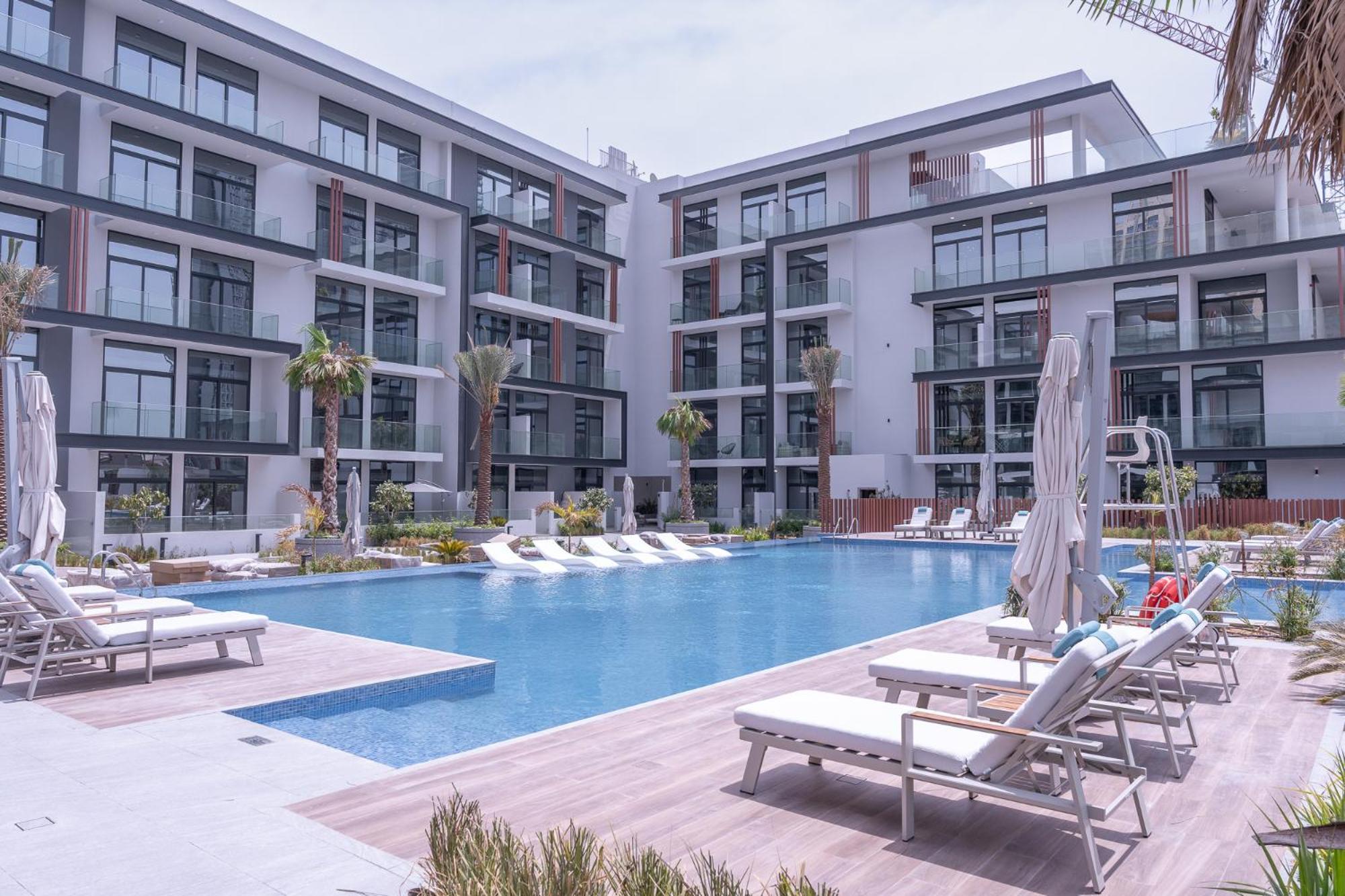 New Listing - Amenities In Jvc Apartment *