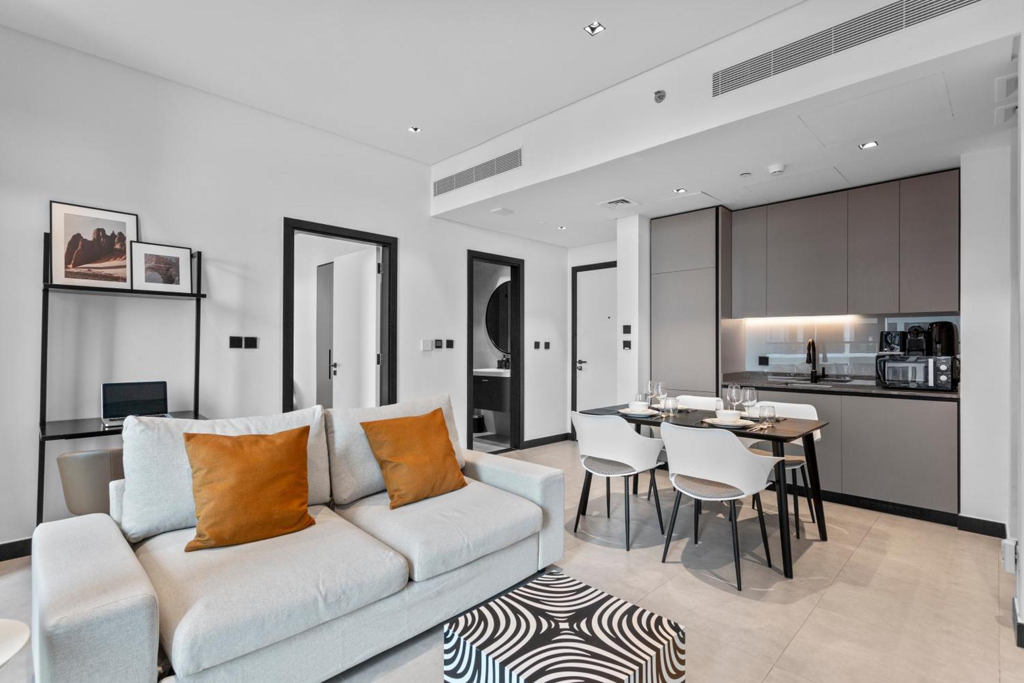 Luxe Living 1 Bedroom With Canal View