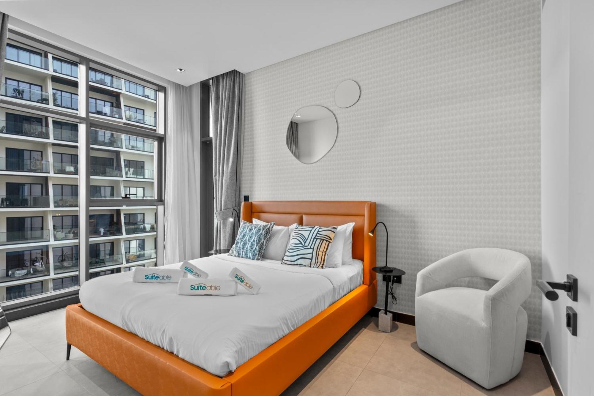 Luxe Living 1 Bedroom With Canal View Apartment Dubai