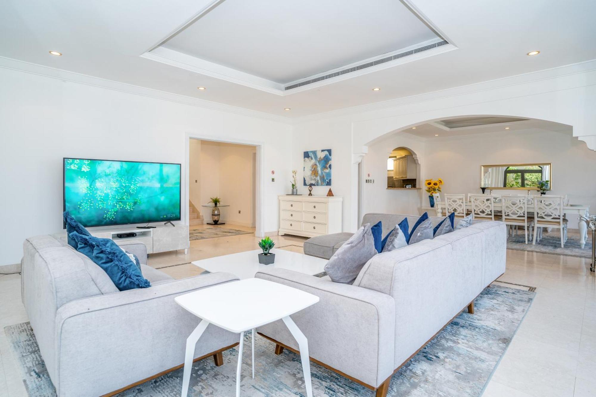 Palm Jumeirah K-frond With Private Access & Pool