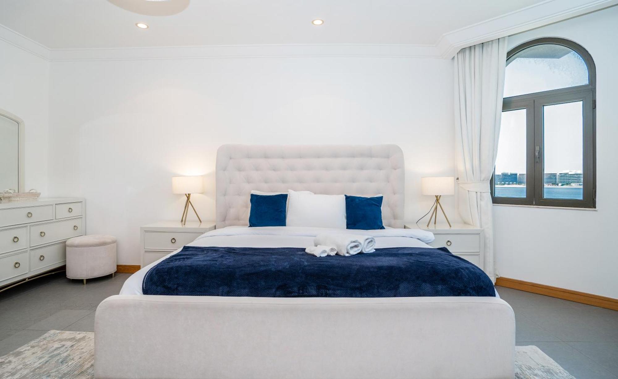 Palm Jumeirah K-frond With Private Access & Pool Villa