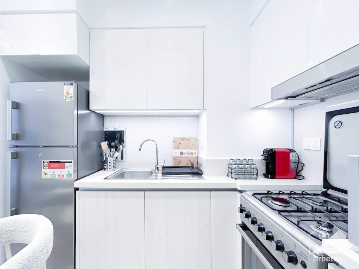 Luxury Design & Stunning Views In Hills Apartment