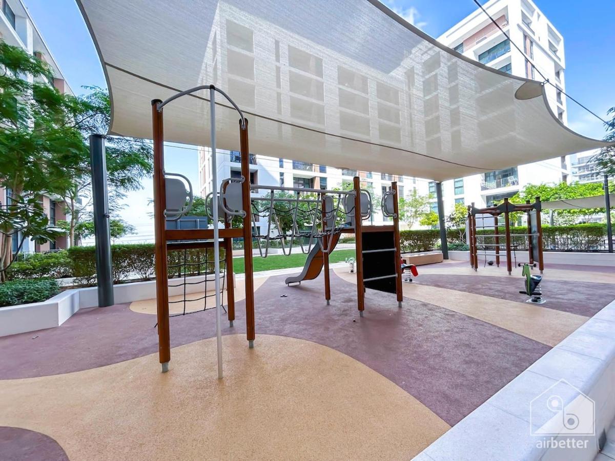 Luxury Design & Stunning Views In Hills