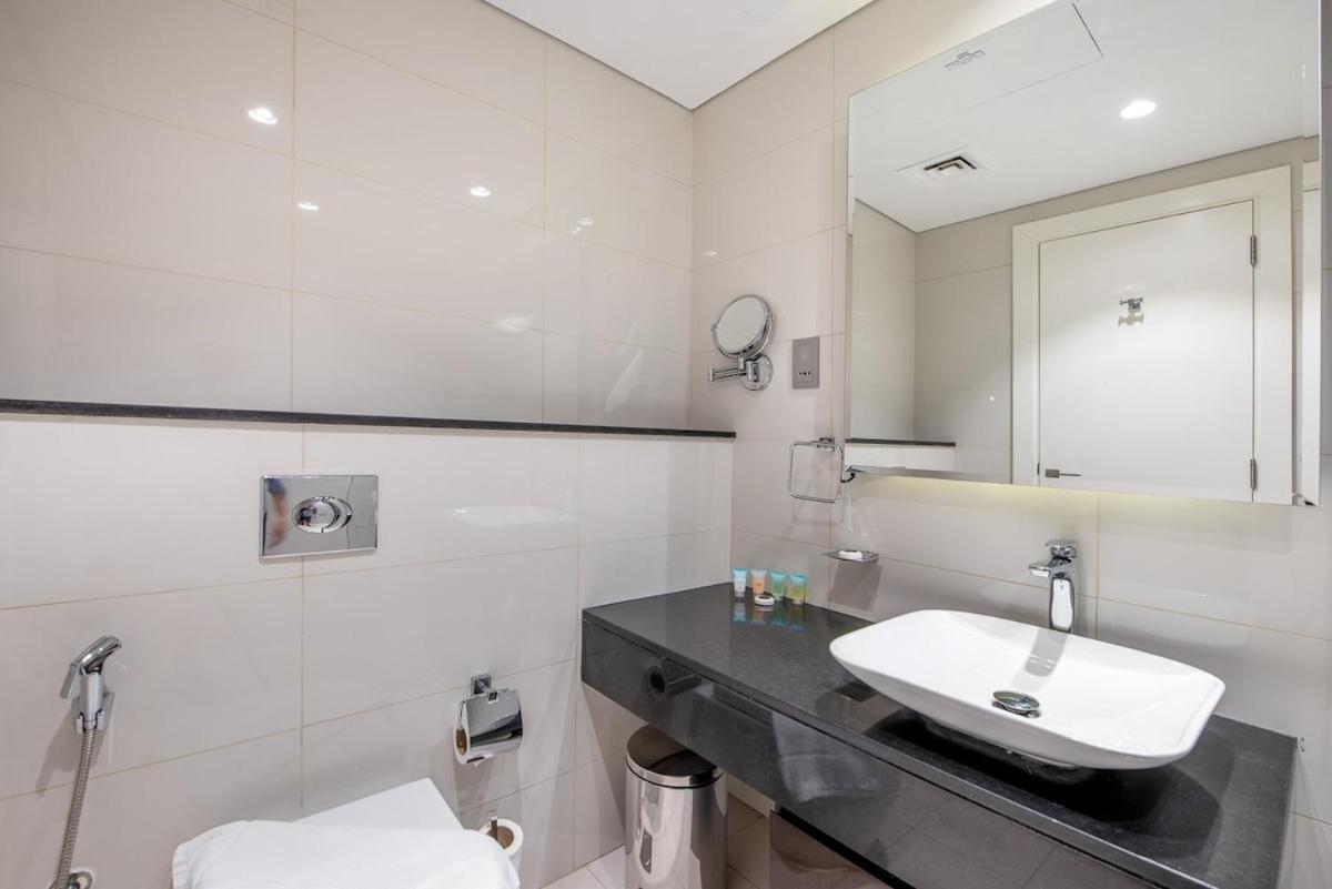 Modern Unit In Business Bay * Dubai
