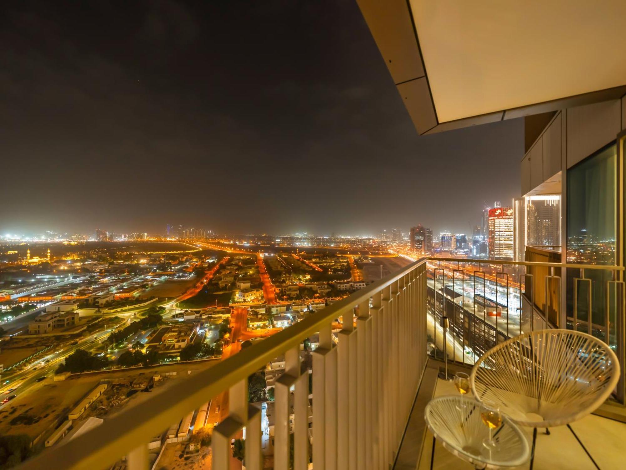 Apartment The Cinema Luxury 2-bed Near Mall Dubai