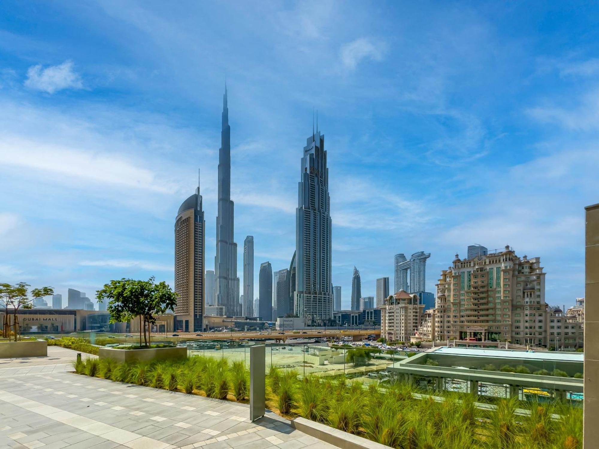 The Cinema Luxury 2-bed Near Mall Dubai
