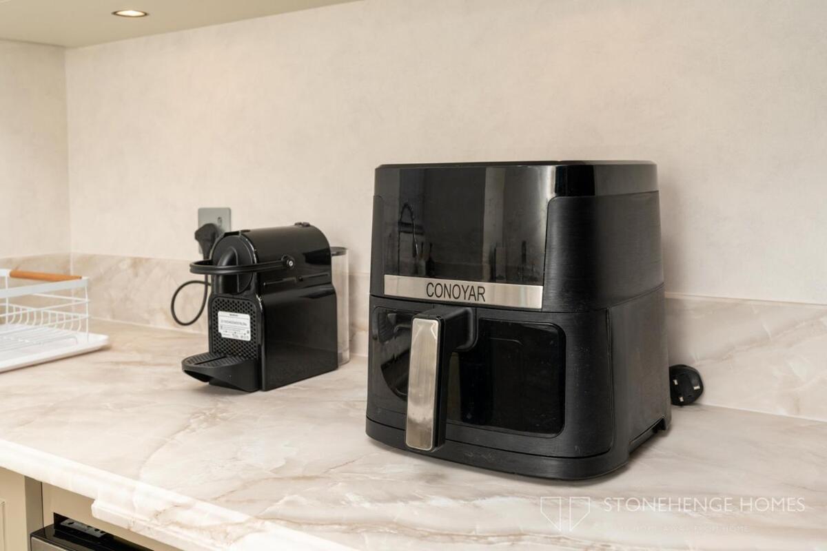Apartment Lux 1 Bedroom In Downtown Dubai, Steps Away From Burj Khalifa & Mall *