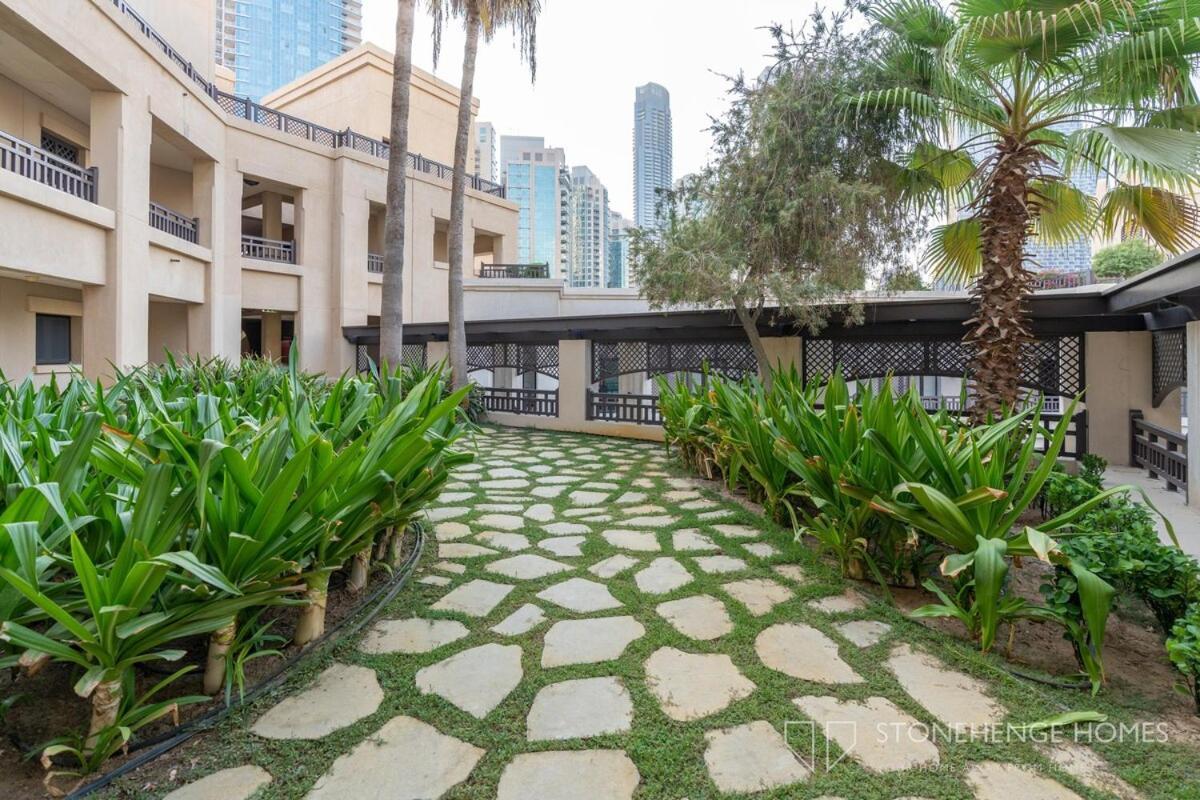 Lux 1 Bedroom In Downtown Dubai, Steps Away From Burj Khalifa & Mall