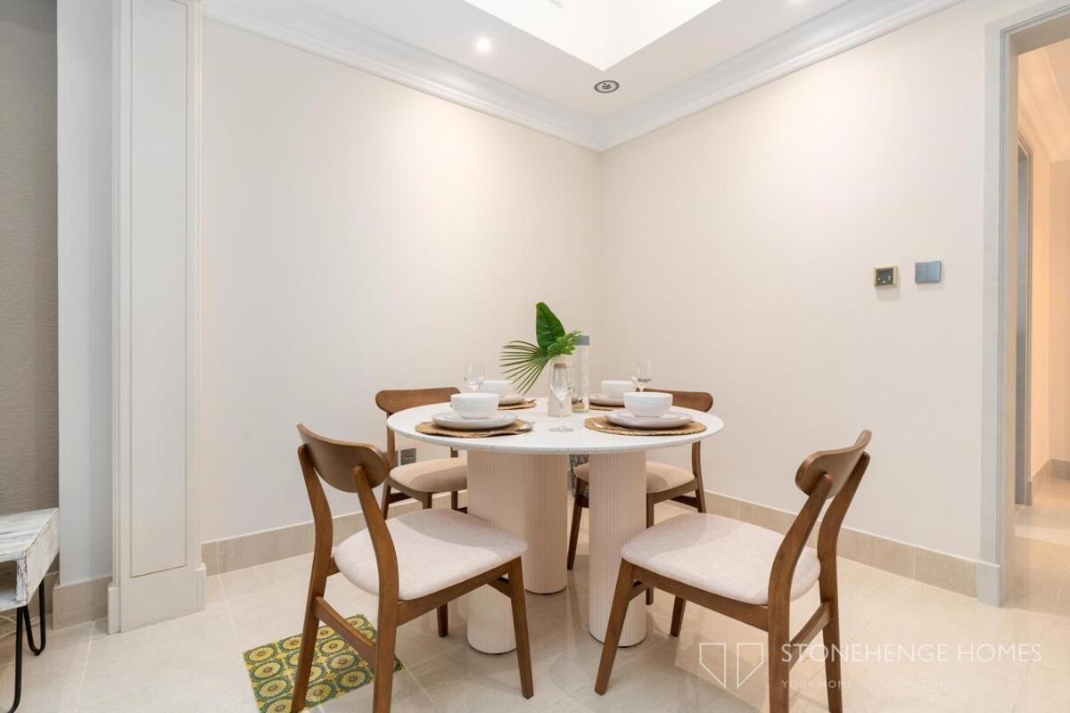 Apartment Lux 1 Bedroom In Downtown Dubai, Steps Away From Burj Khalifa & Mall Dubai