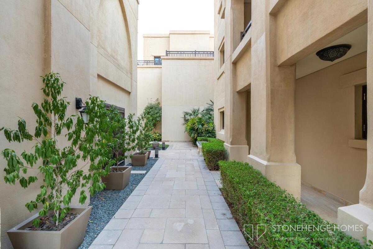 Apartment Lux 1 Bedroom In Downtown Dubai, Steps Away From Burj Khalifa & Mall