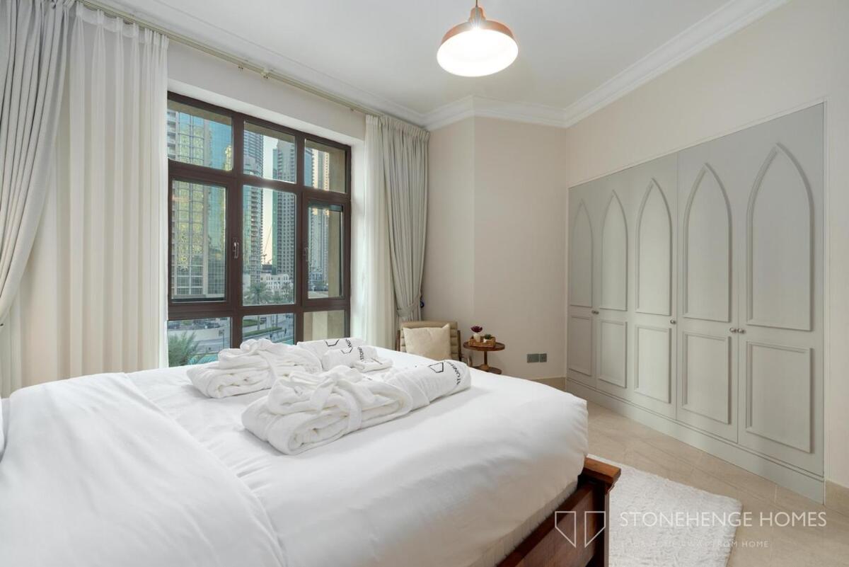 Apartment Lux 1 Bedroom In Downtown Dubai, Steps Away From Burj Khalifa & Mall *