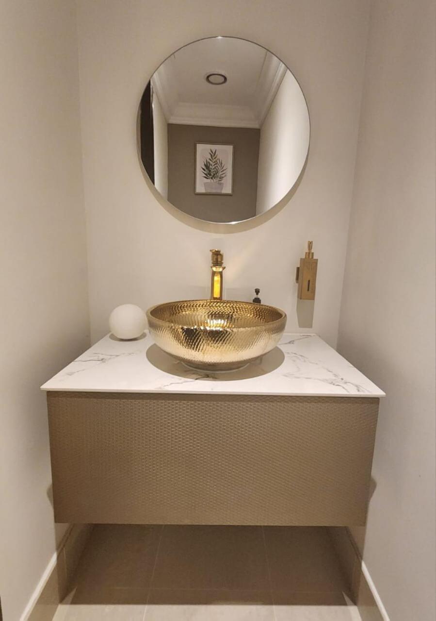 Lux 1 Bedroom In Downtown Dubai, Steps Away From Burj Khalifa & Mall Apartment Dubai
