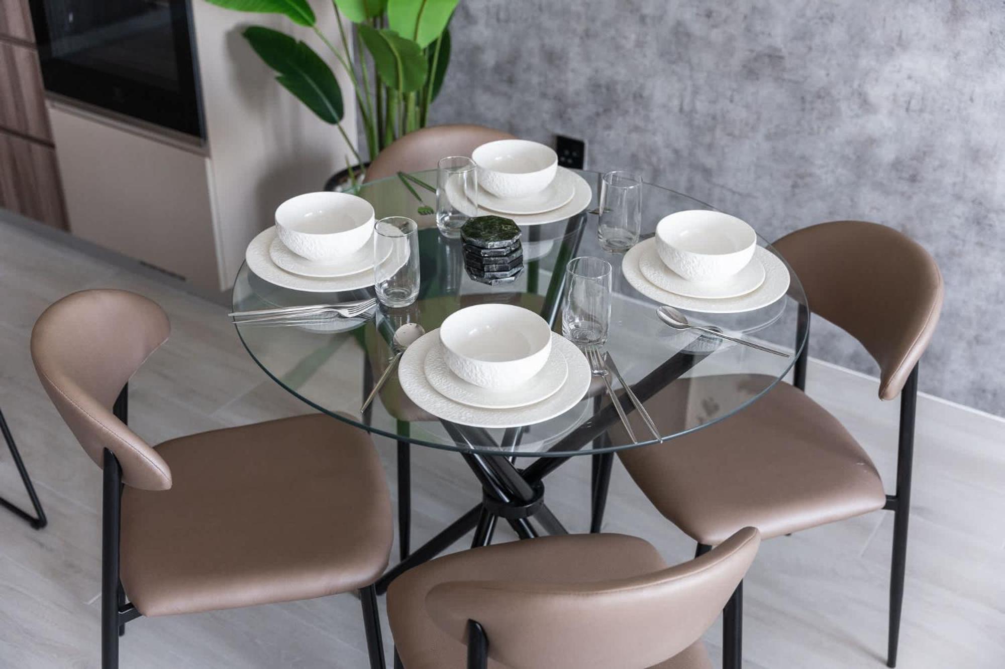 Apartment Elegant And Cozy 1-bedroom With Balcony Views In Jvt *