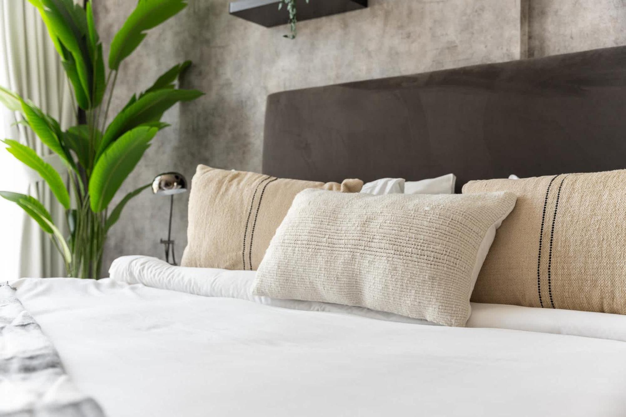 Elegant And Cozy 1-bedroom With Balcony Views In Jvt Apartment