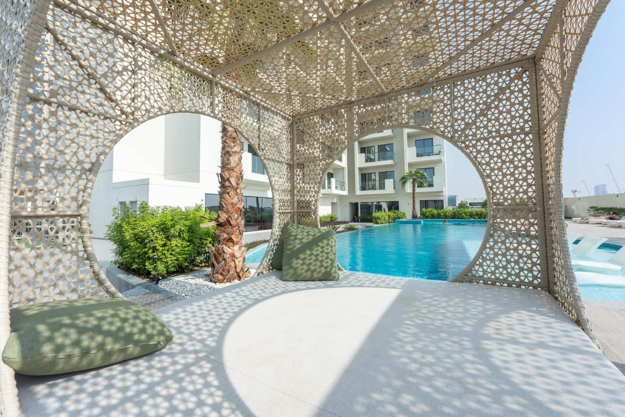 Apartment Elegant And Cozy 1-bedroom With Balcony Views In Jvt