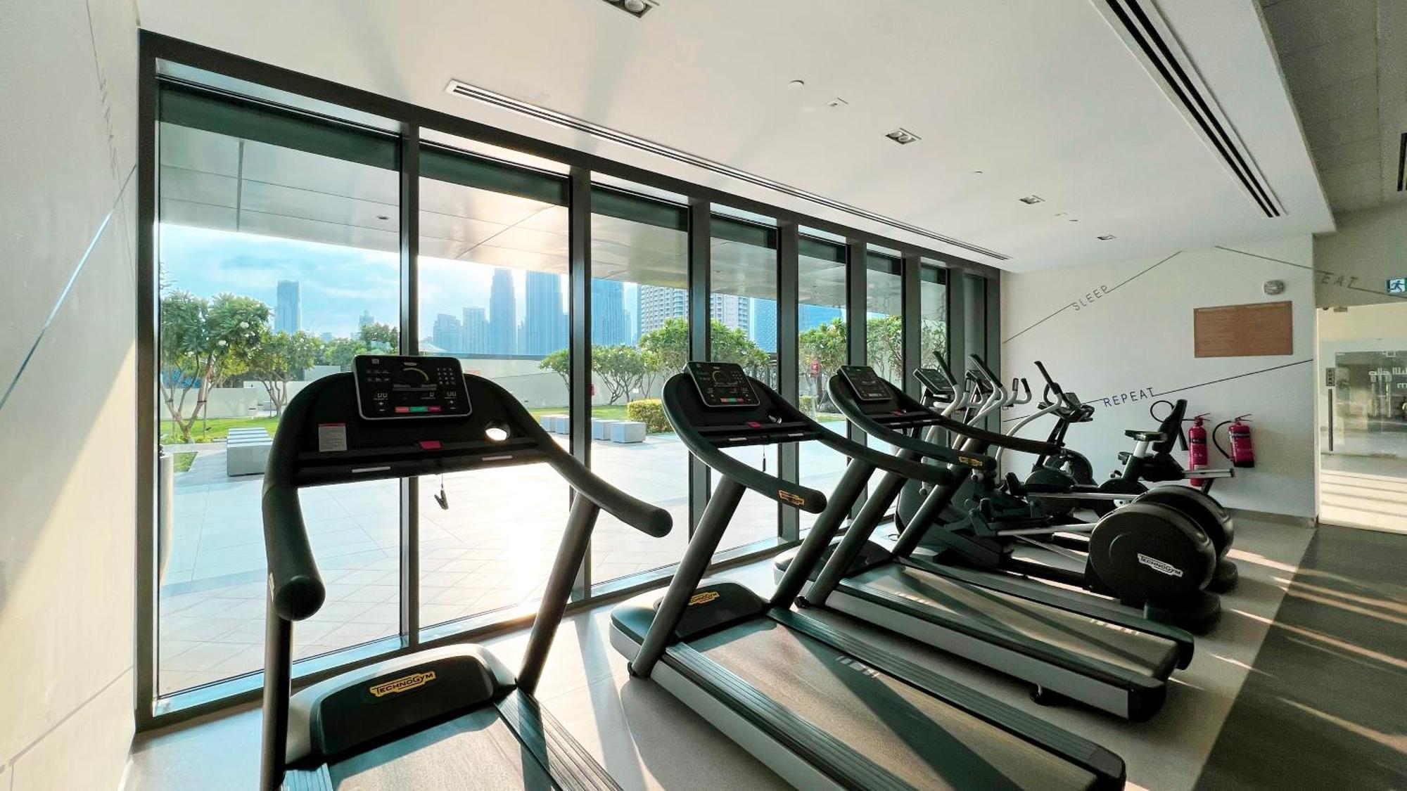 Apartment Stunning Burj Views New Luxe 2br Mall Access *