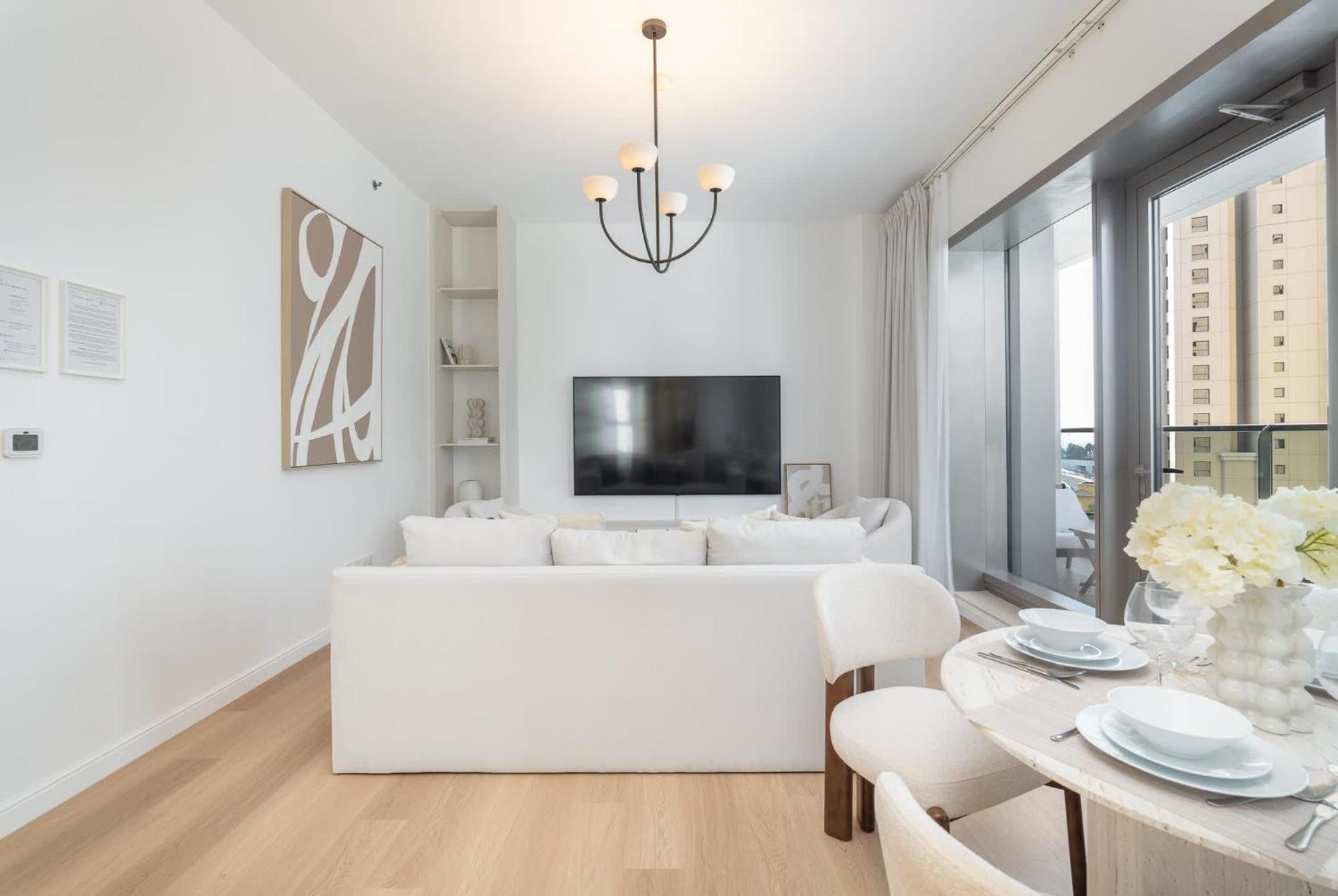 Bright And Airy 1-bedroom Perfect For 4 In Marina *