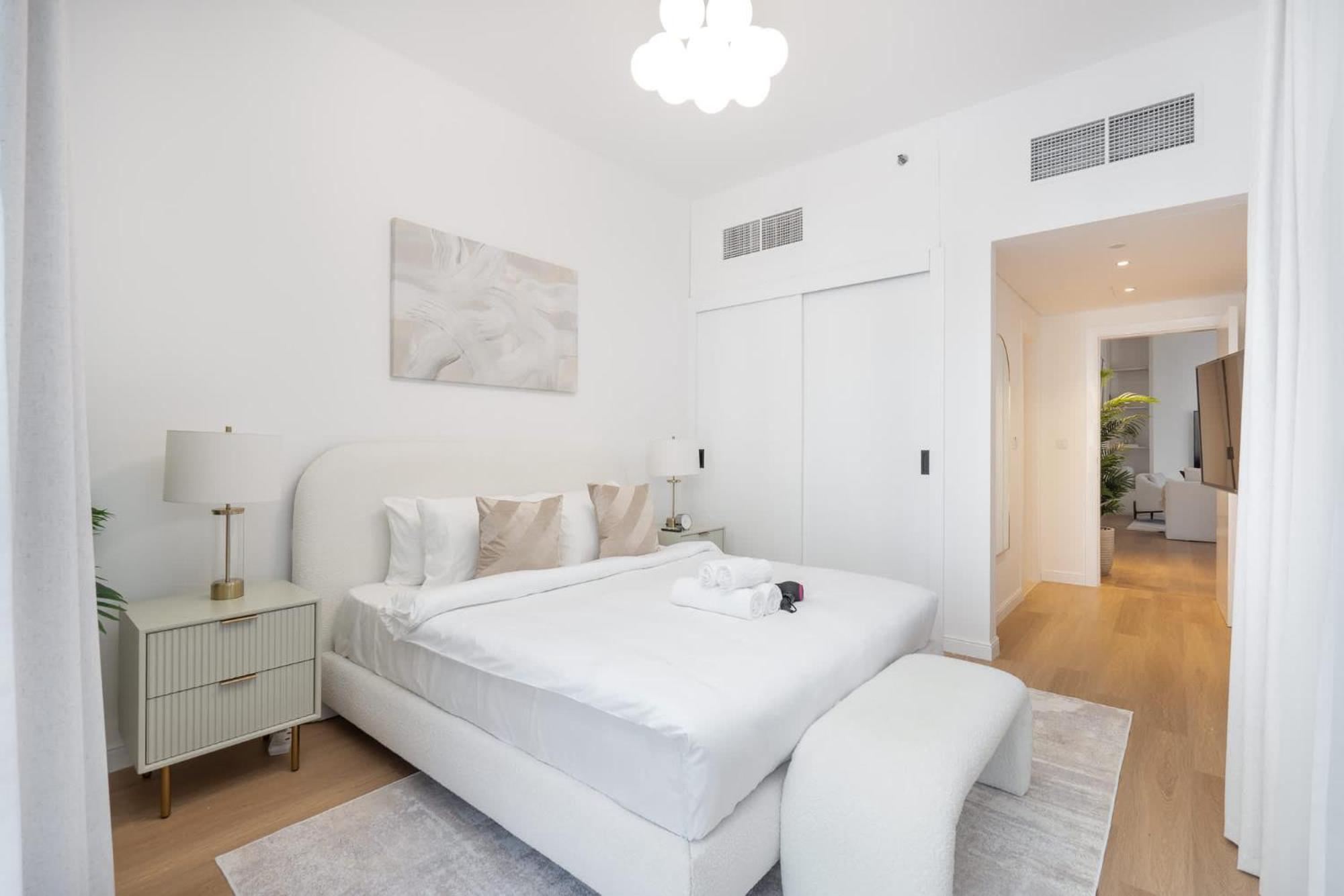 Bright And Airy 1-bedroom Perfect For 4 In Marina Apartment Dubai