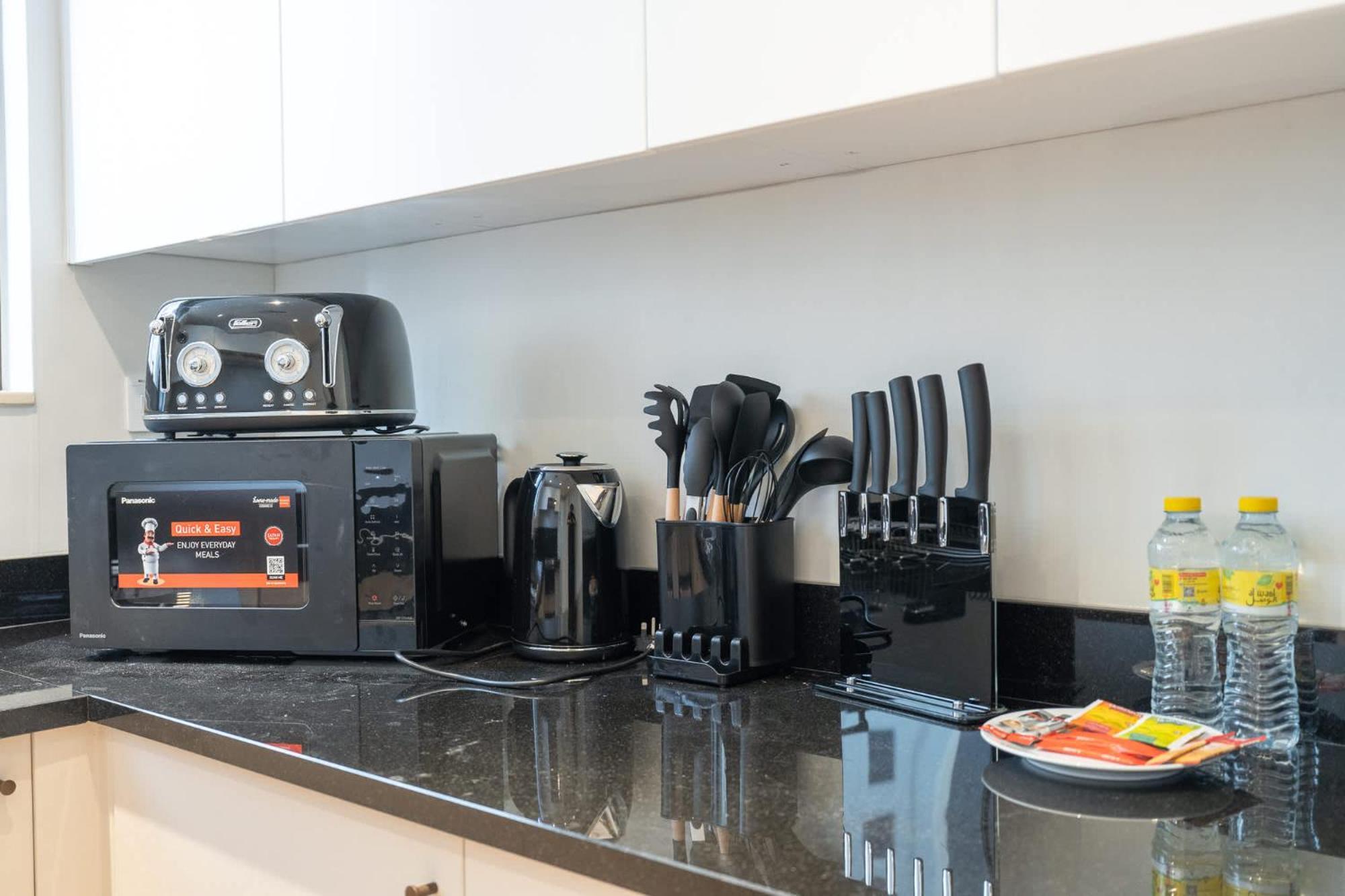 Bright And Airy 1-bedroom Perfect For 4 In Marina Dubai