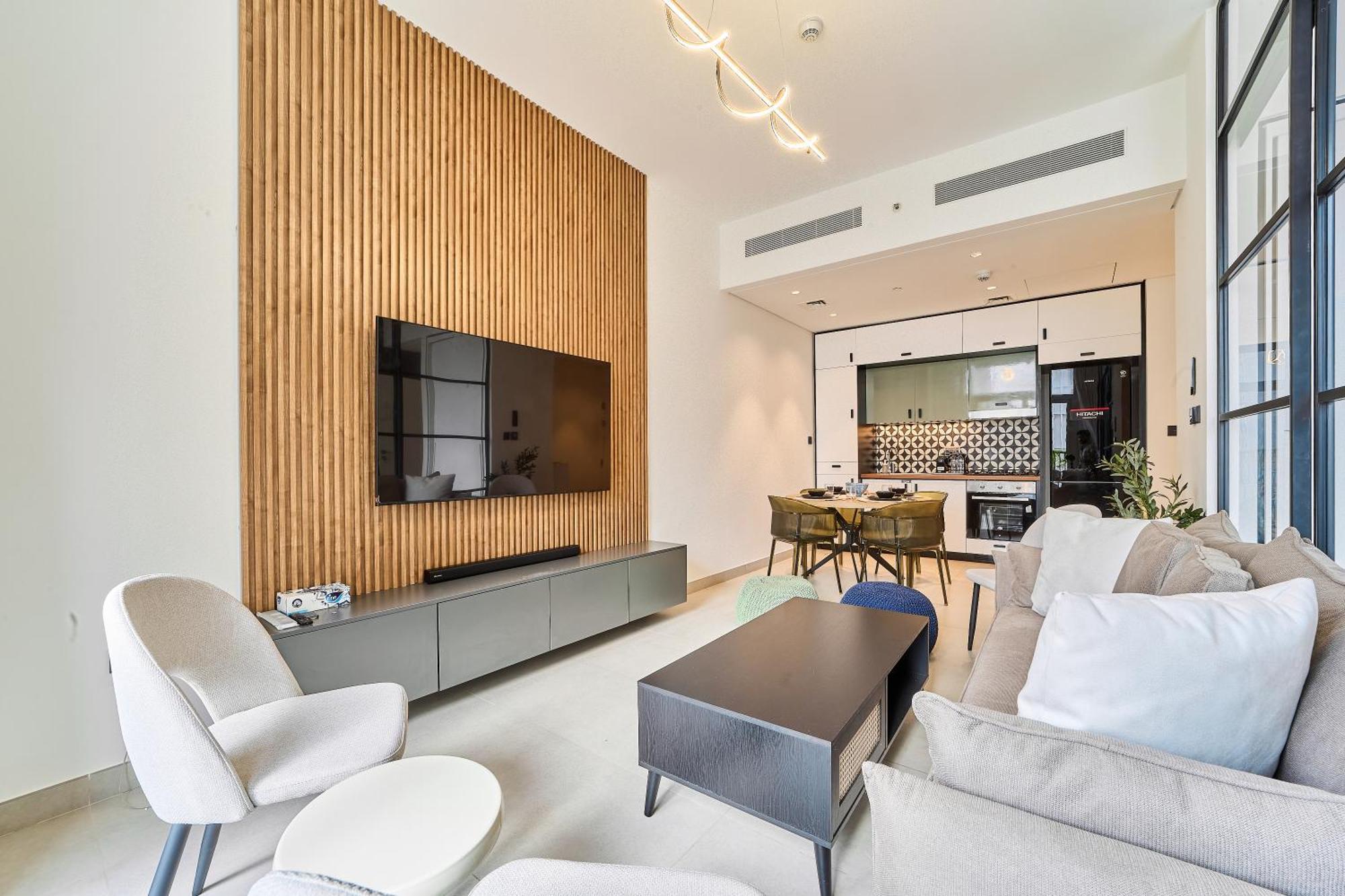 Elegant 2br Living Steps From Hills Park Apartment