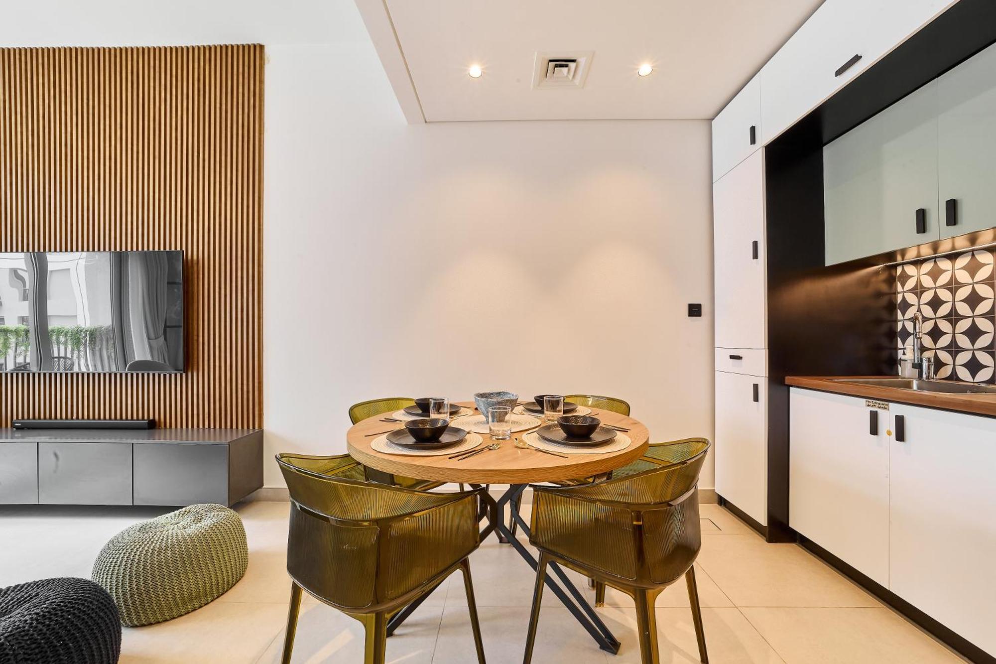 Elegant 2br Living Steps From Hills Park