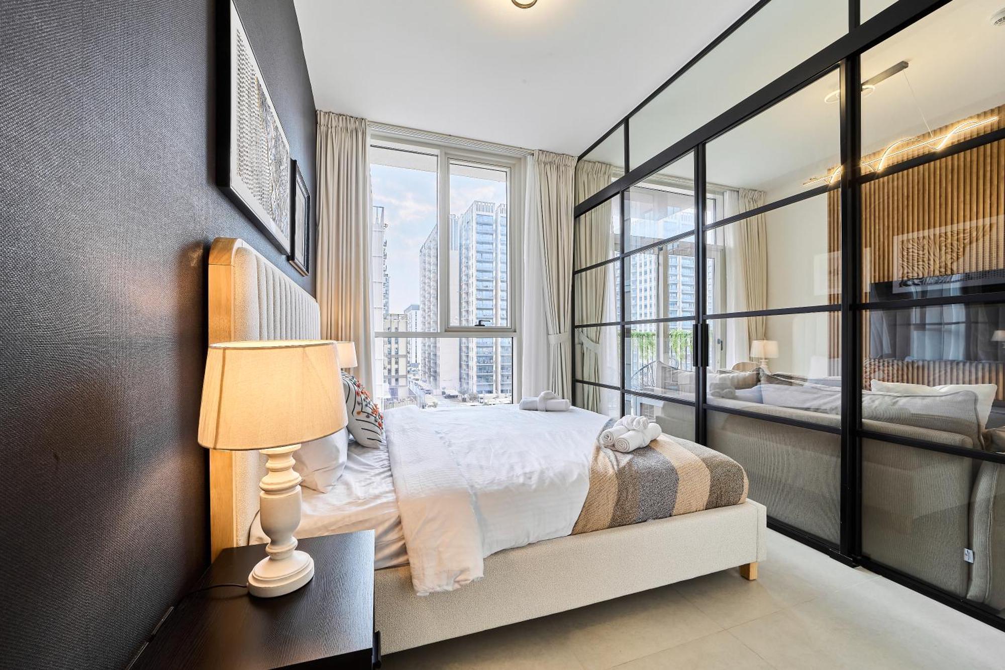Elegant 2br Living Steps From Hills Park